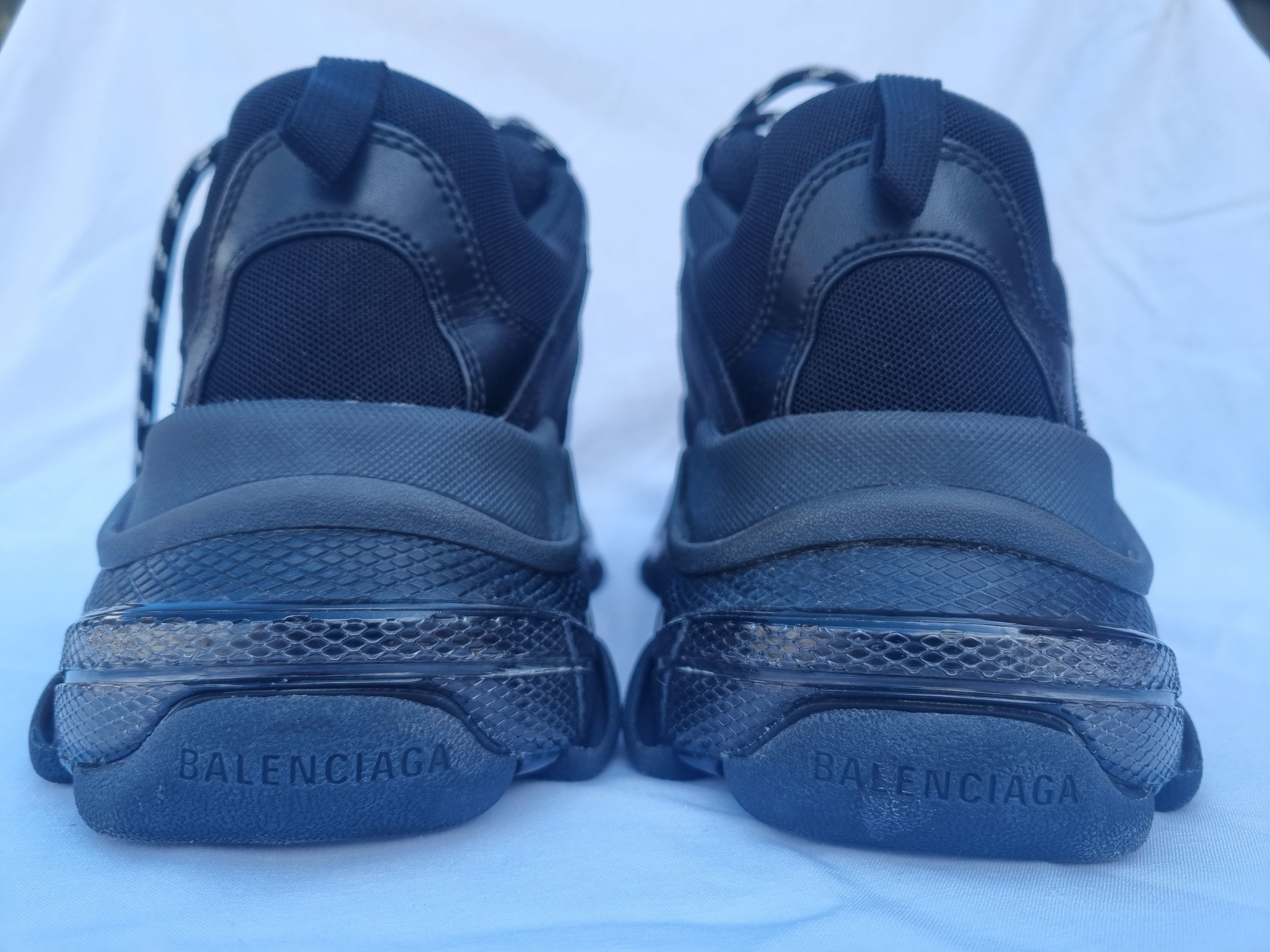 Men's Balenciaga Black Triple S Chunky Sneakers Size 425 breathable mesh