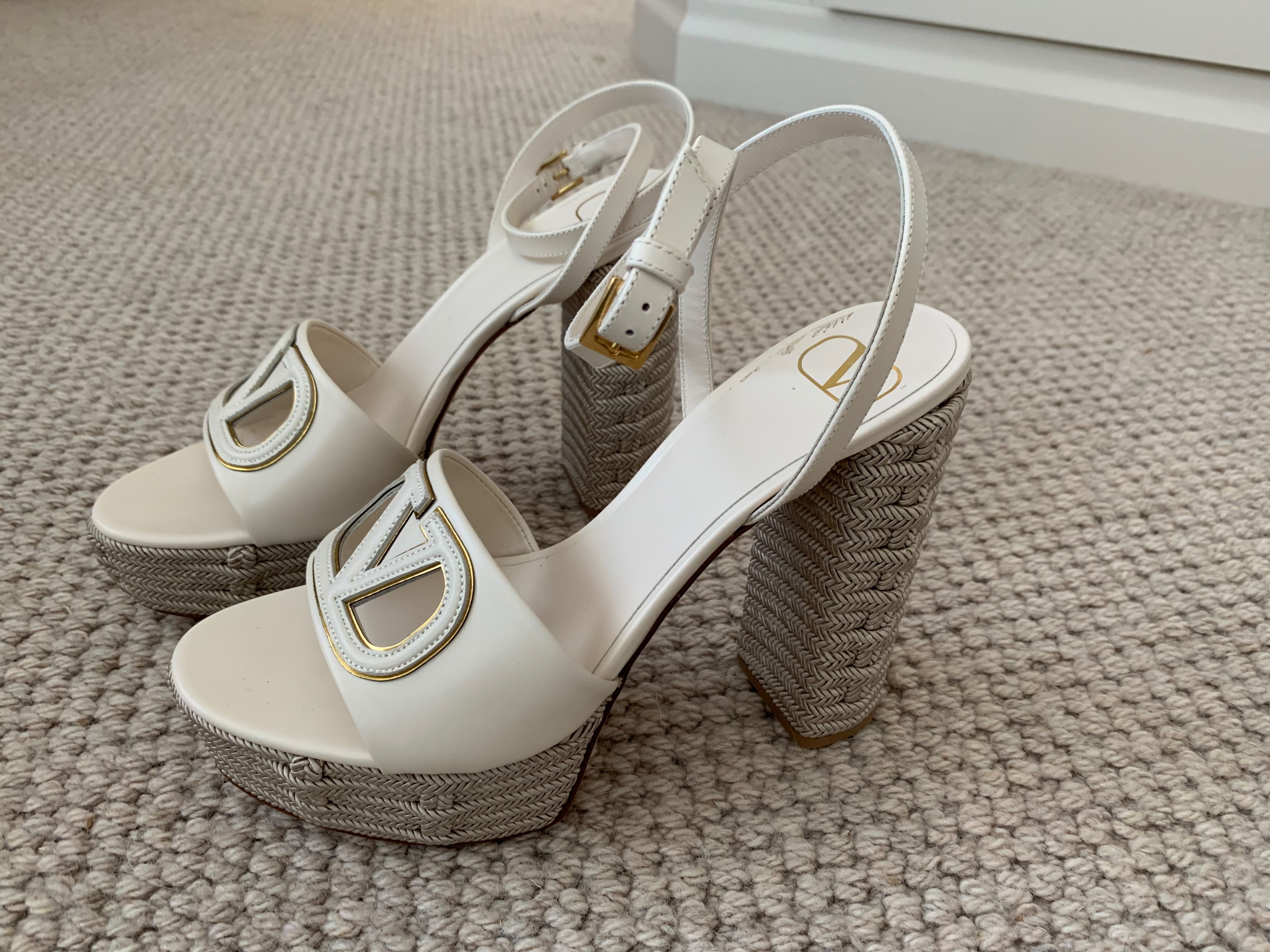 Valentino Summer '24 Ivory Leather and Rope Sandals Size 39 Beige leather/rope