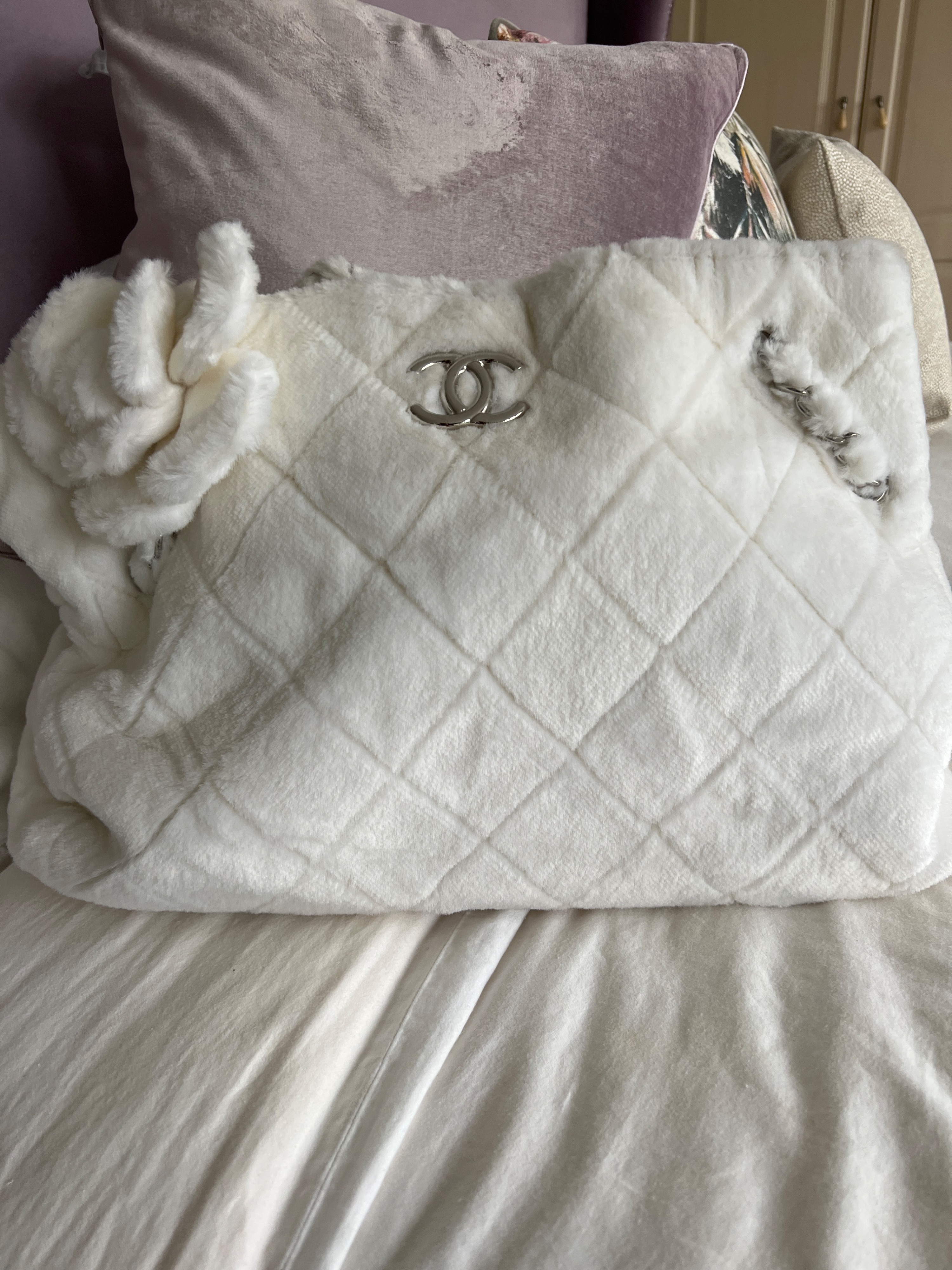 Preowned Chanel White Faux Fur Quilted Tote Bag Size M