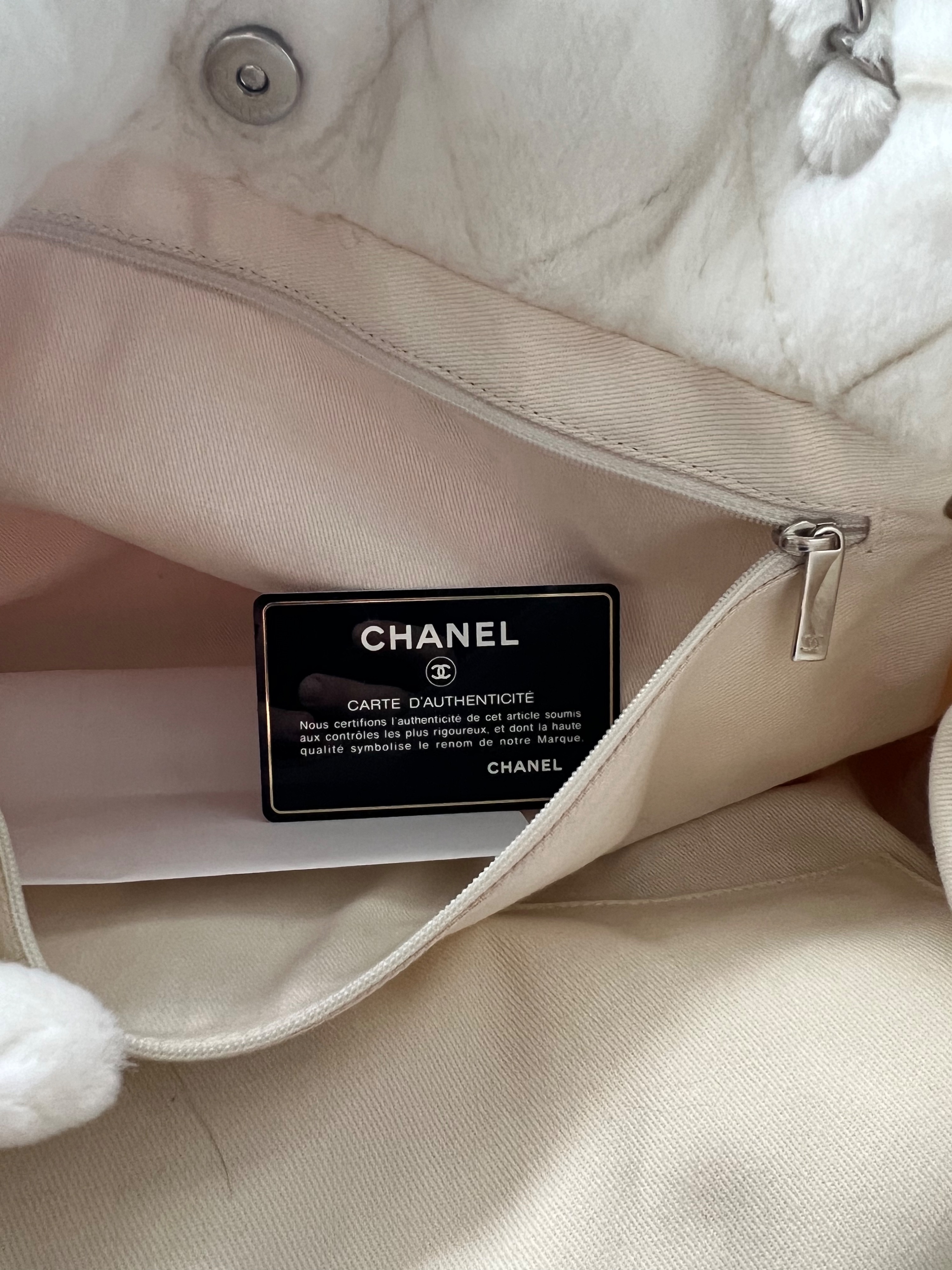 Preowned Chanel White Faux Fur Quilted Tote Bag Size M