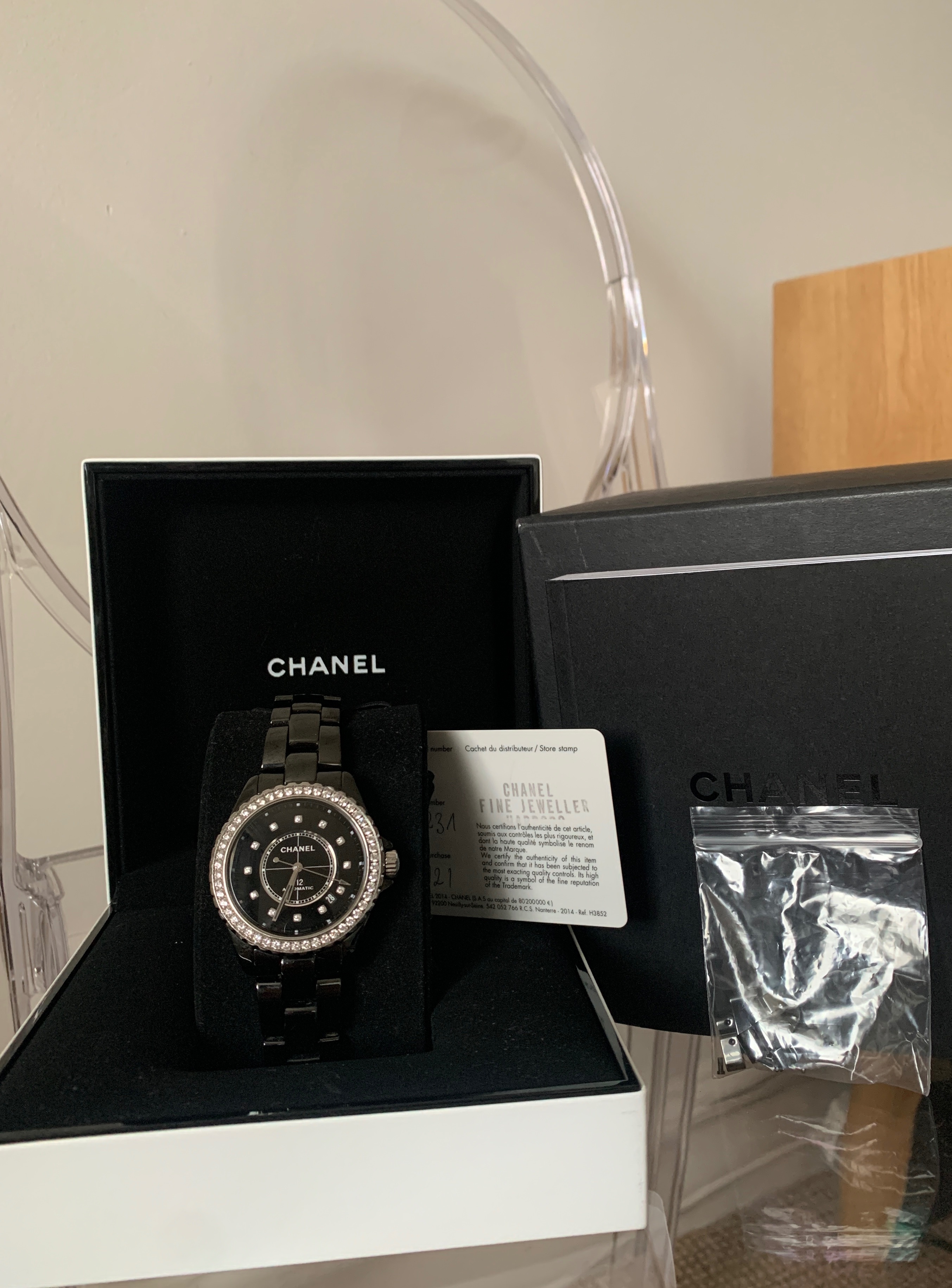 Preowned Chanel  Black J12 H6526 Watch ceramic