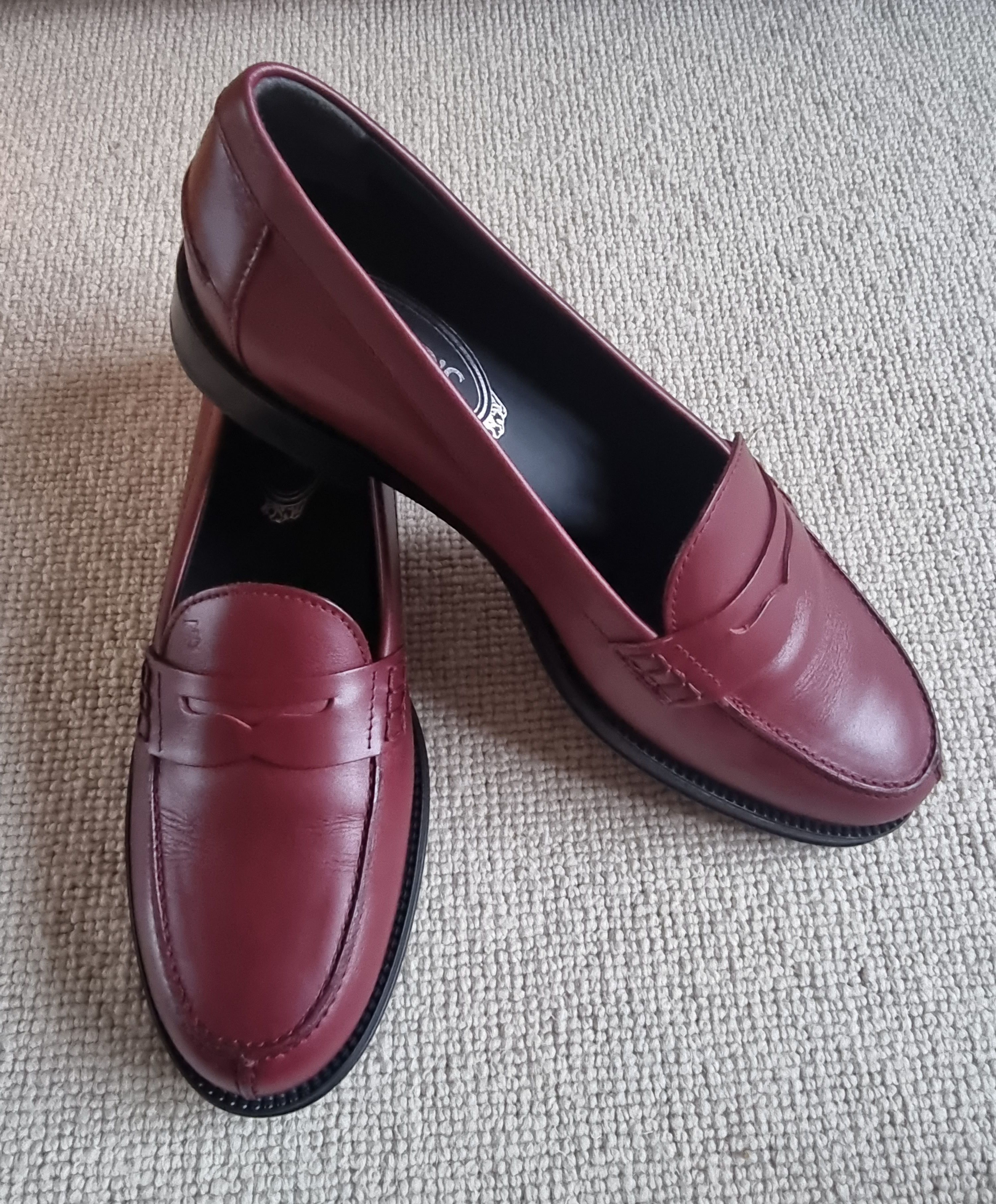 Tod's Burgundy Penny Loafers Size 395 calf leather