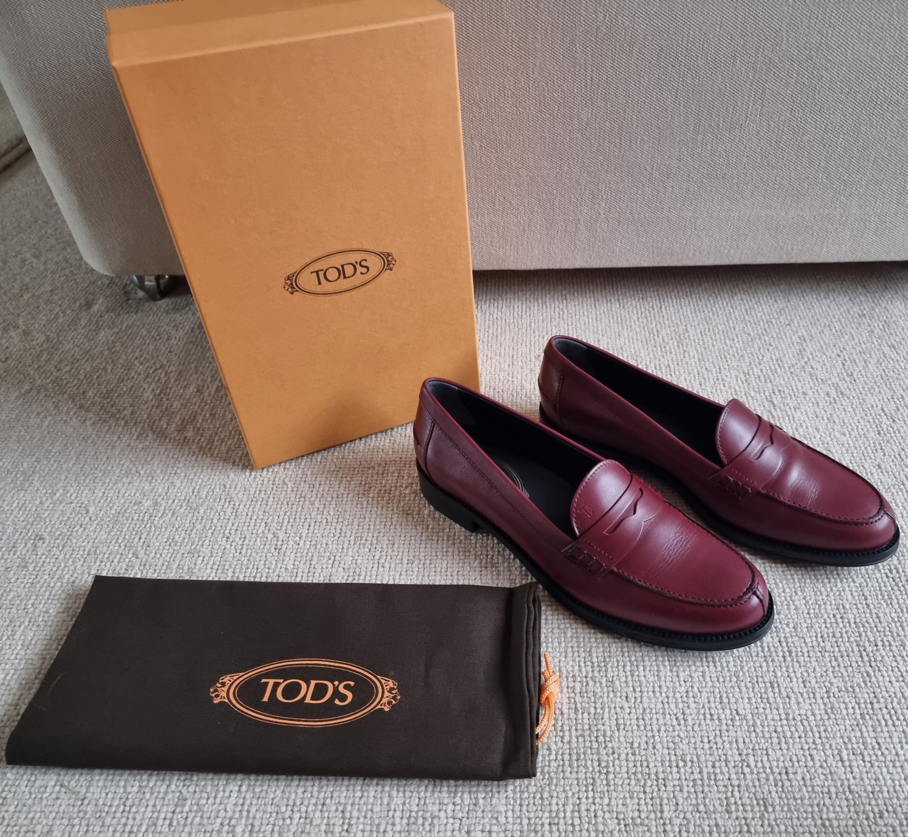 Tod's Burgundy Penny Loafers Size 395 calf leather