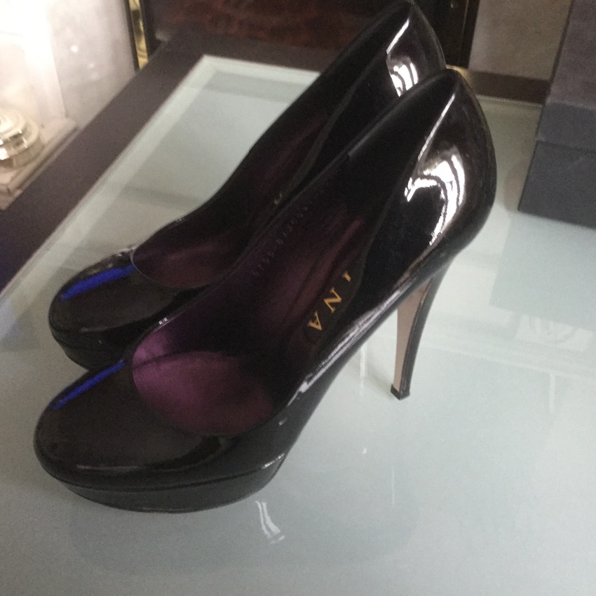 Preowned Gina Pumps - UK 7 - Black Size 40 leather