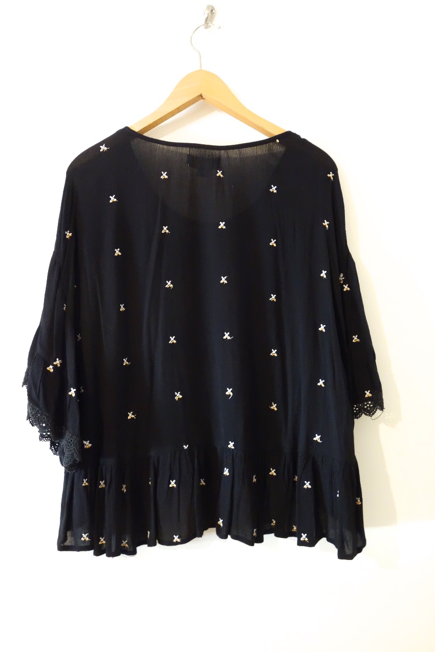 Preowned Velvet by Graham  Spencer embroidered alasdair top Size S Black