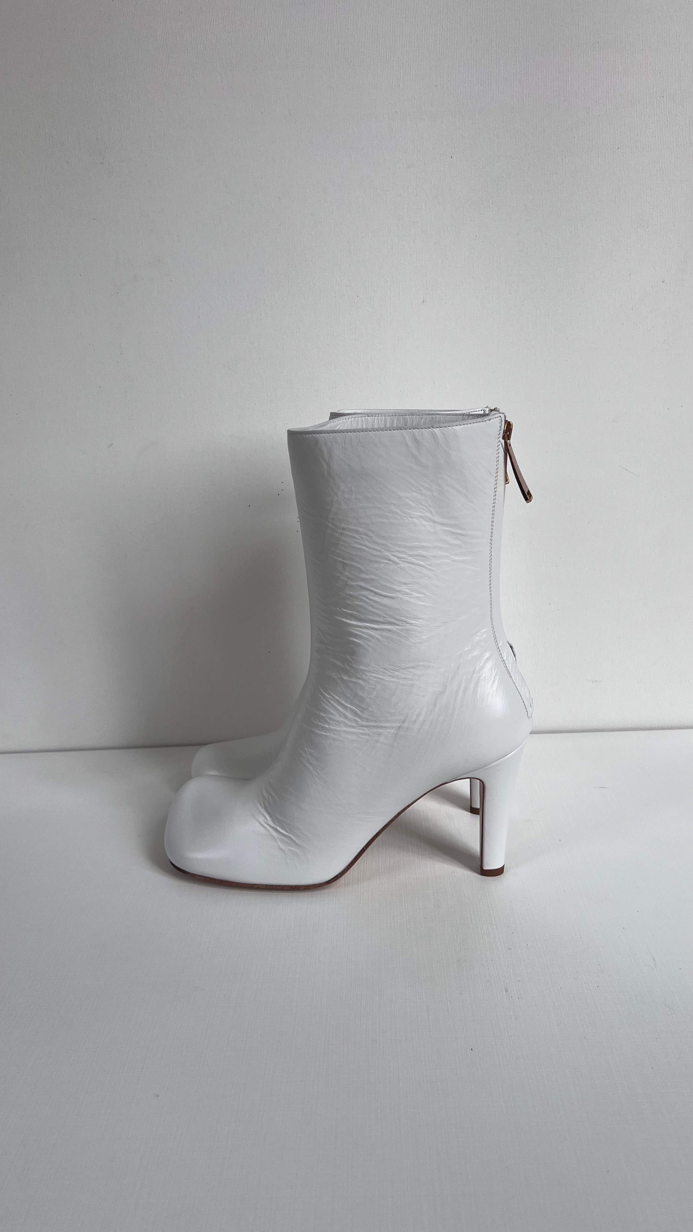 Bottega Veneta Optic White Leather Ankle Boots Size 39