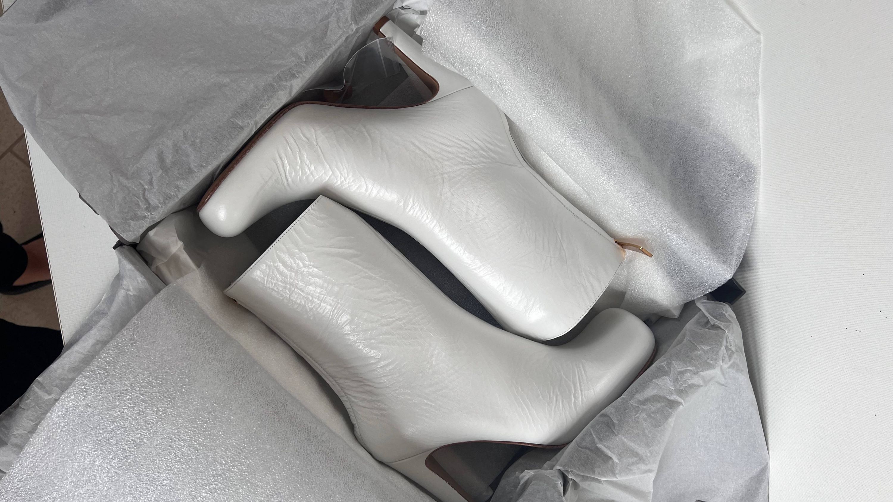 Bottega Veneta Optic White Leather Ankle Boots Size 39