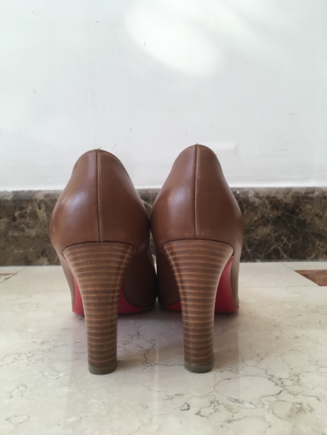 Preowned Christian Louboutin Dark Beige Pumps with Wooden Heel Size 385 Tan/Brown leather