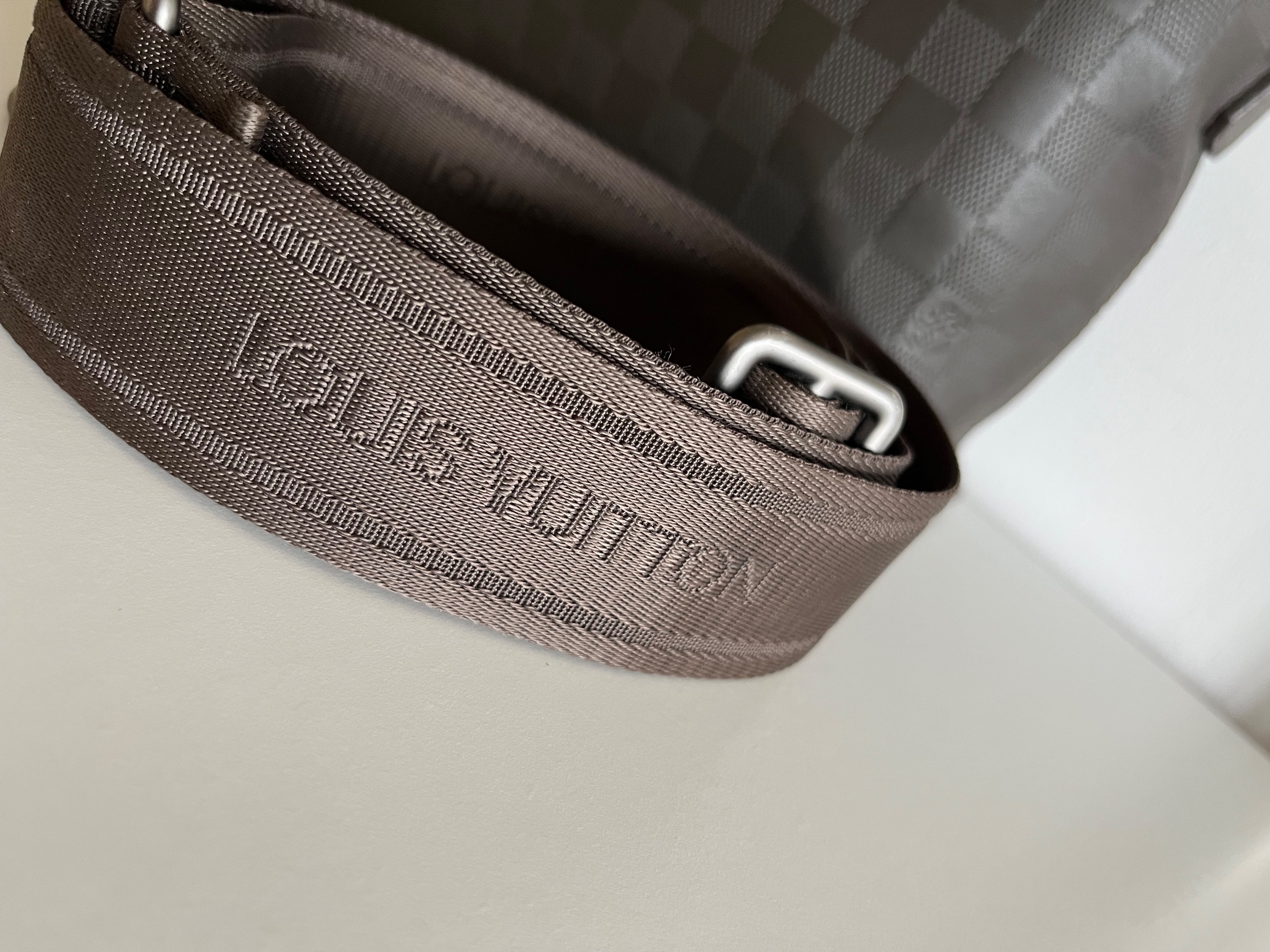 Preowned Louis Vuitton Damier Infini Porte-Documents Jour Bag Size S Brown leather