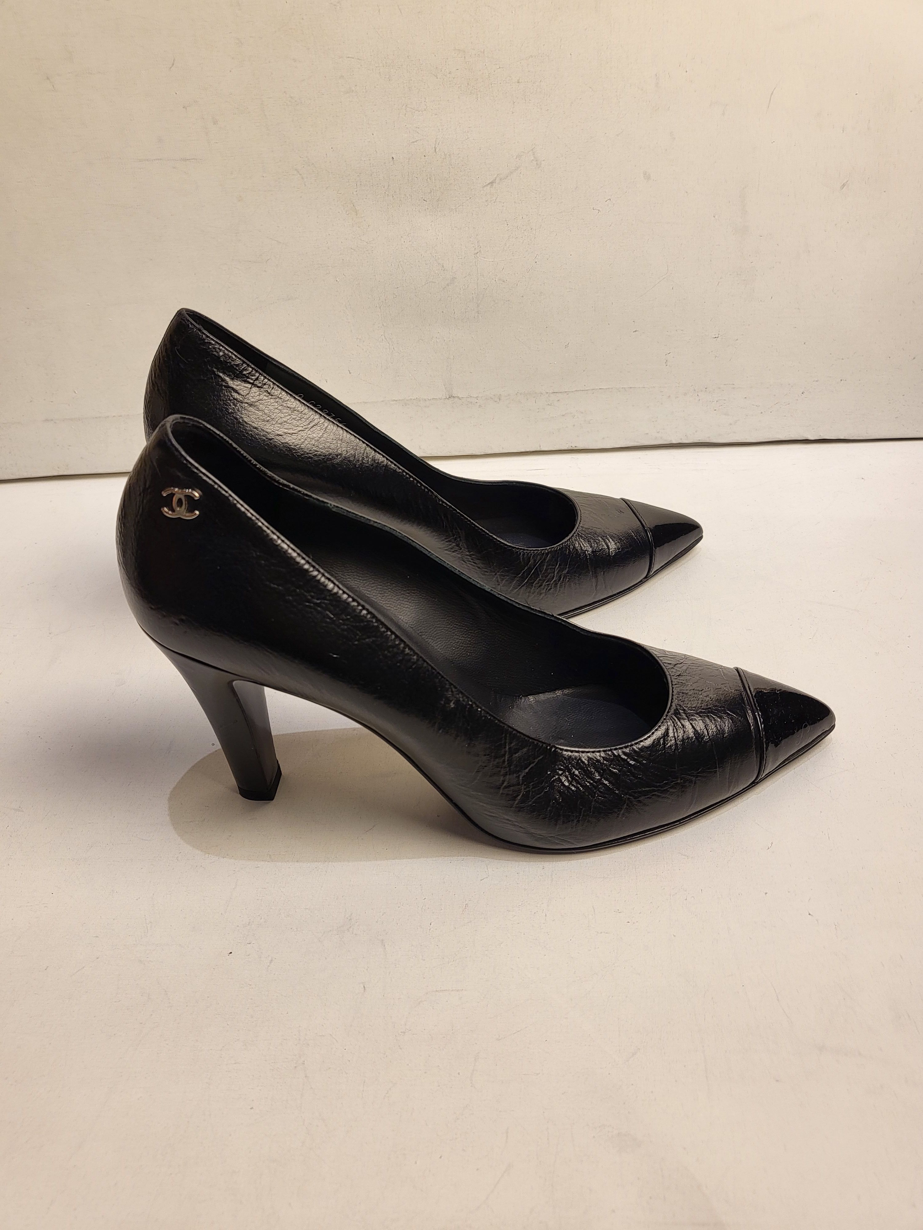 Preowned Chanel Black Calfskin Leather Heeled Pumps Size 395