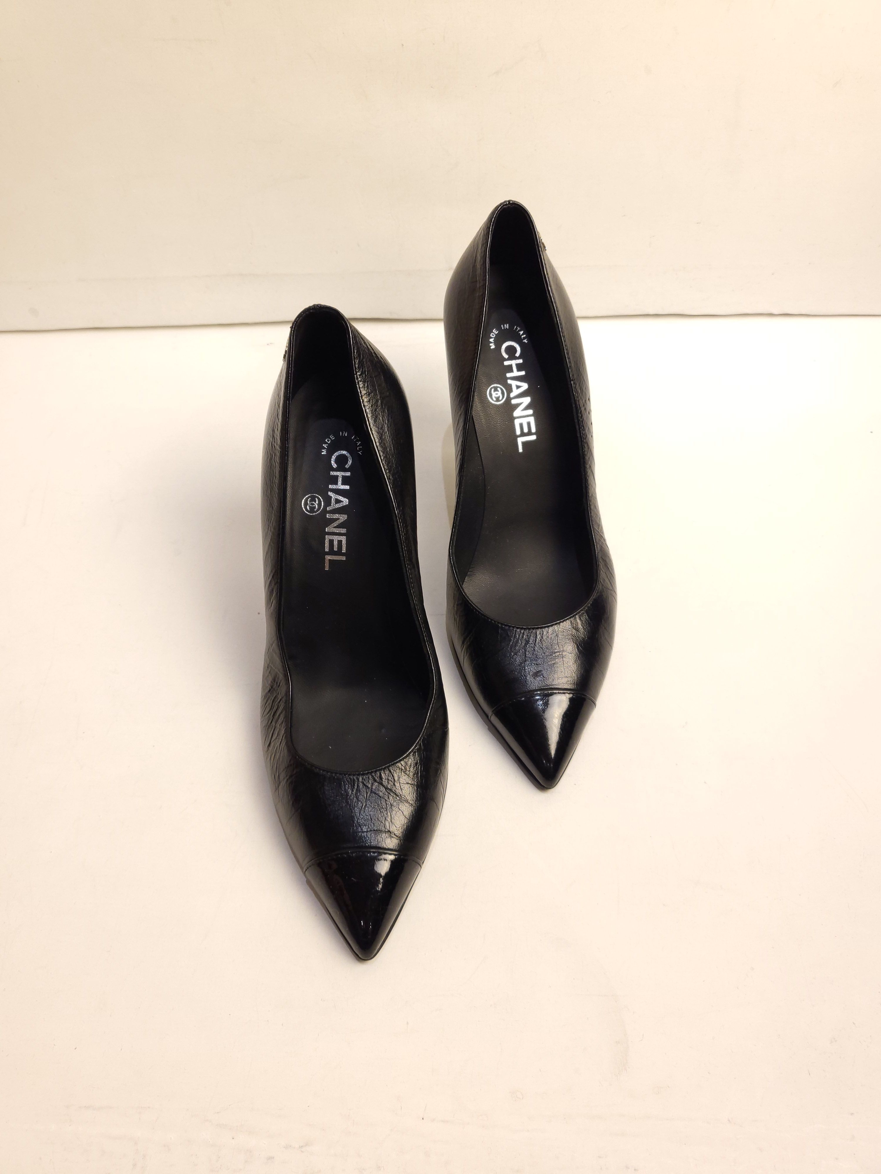 Preowned Chanel Black Calfskin Leather Heeled Pumps Size 395