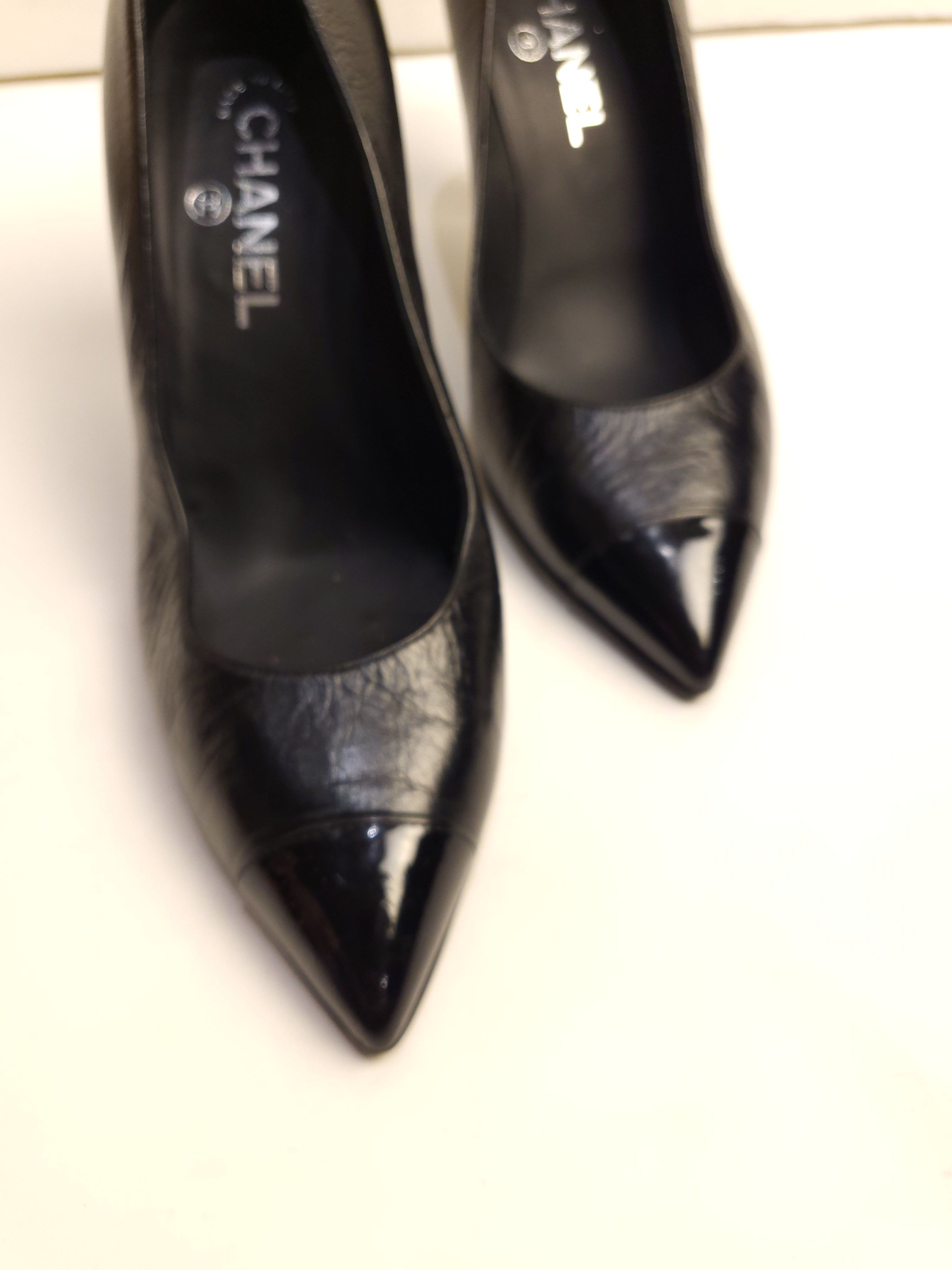 Preowned Chanel Black Calfskin Leather Heeled Pumps Size 395