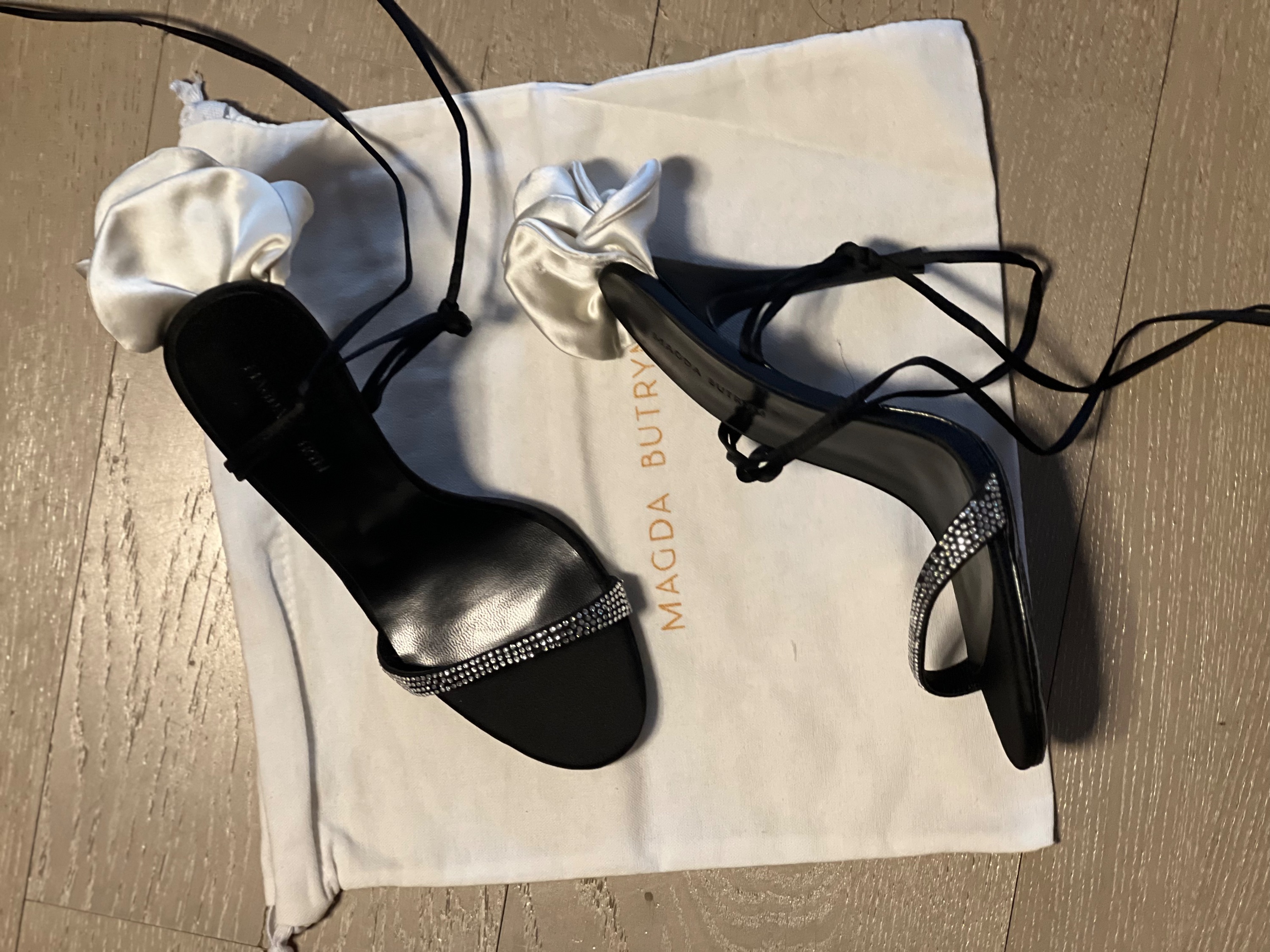 Magda Butrym Ivory Flower Wrap Around Black Satin HeeI Size 38 black and white silk/leather