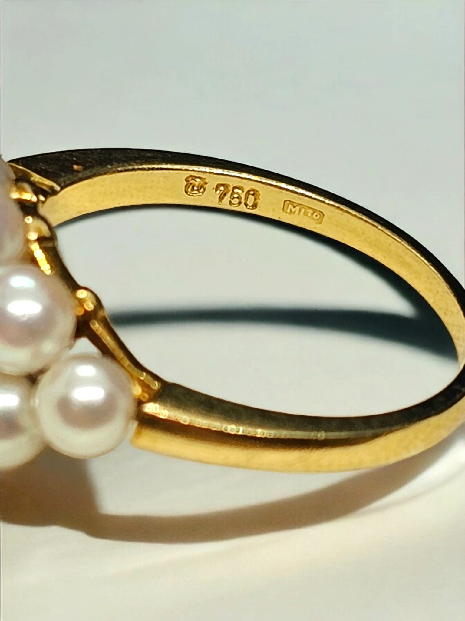 Preowned Mikimoto 18ct Yellow Gold Cultured Pearls and Diamond Ring ct gold