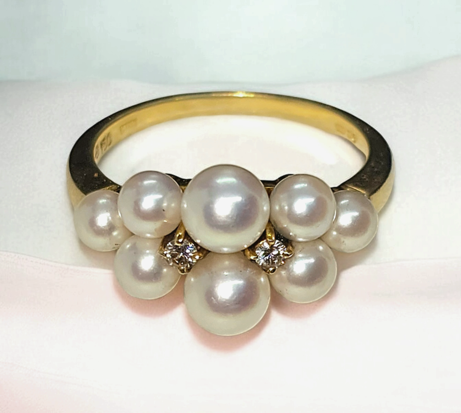 Preowned Mikimoto 18ct Yellow Gold Cultured Pearls and Diamond Ring ct gold