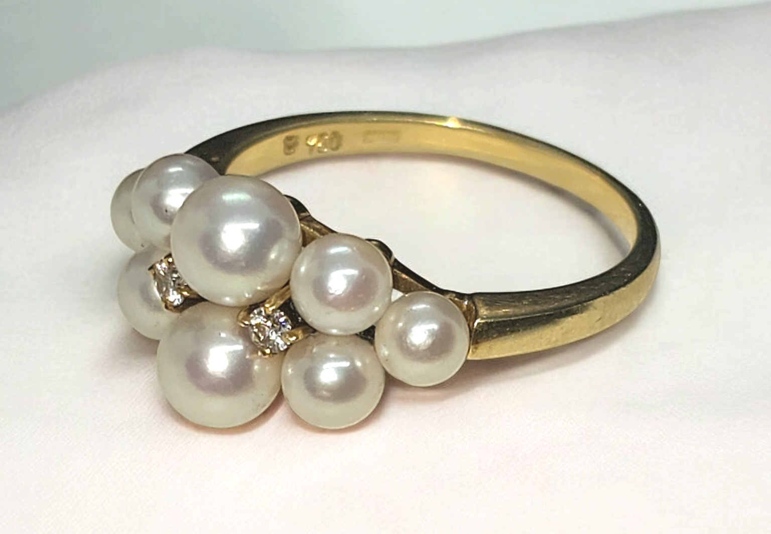 Preowned Mikimoto 18ct Yellow Gold Cultured Pearls and Diamond Ring ct gold