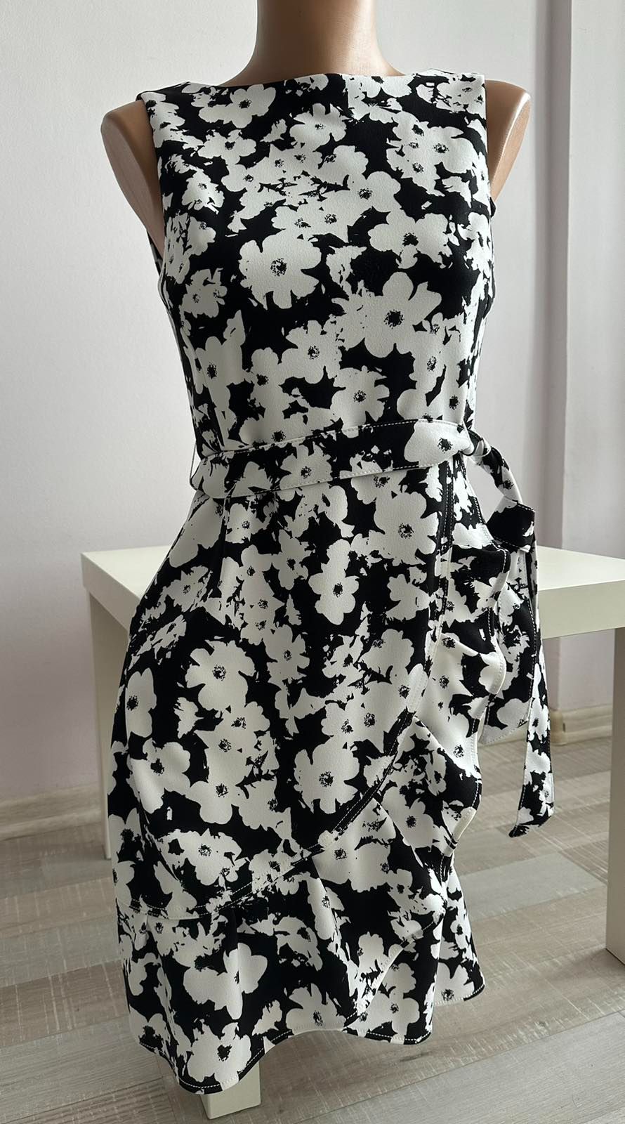 Calvin Klein Floral Printed Black  White Sleeveless Dress Size S floral black and white polyester