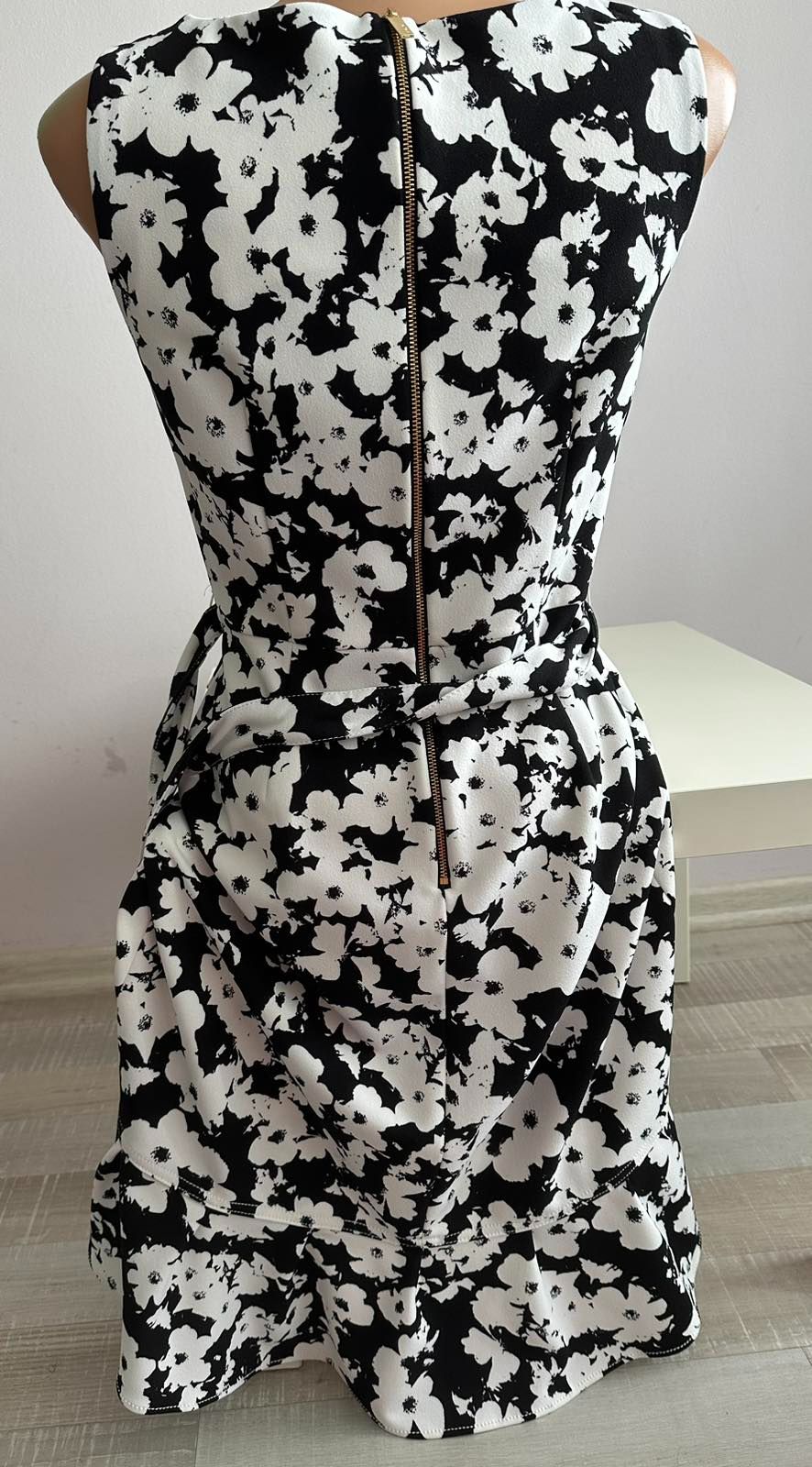 Calvin Klein Floral Printed Black  White Sleeveless Dress Size S floral black and white polyester