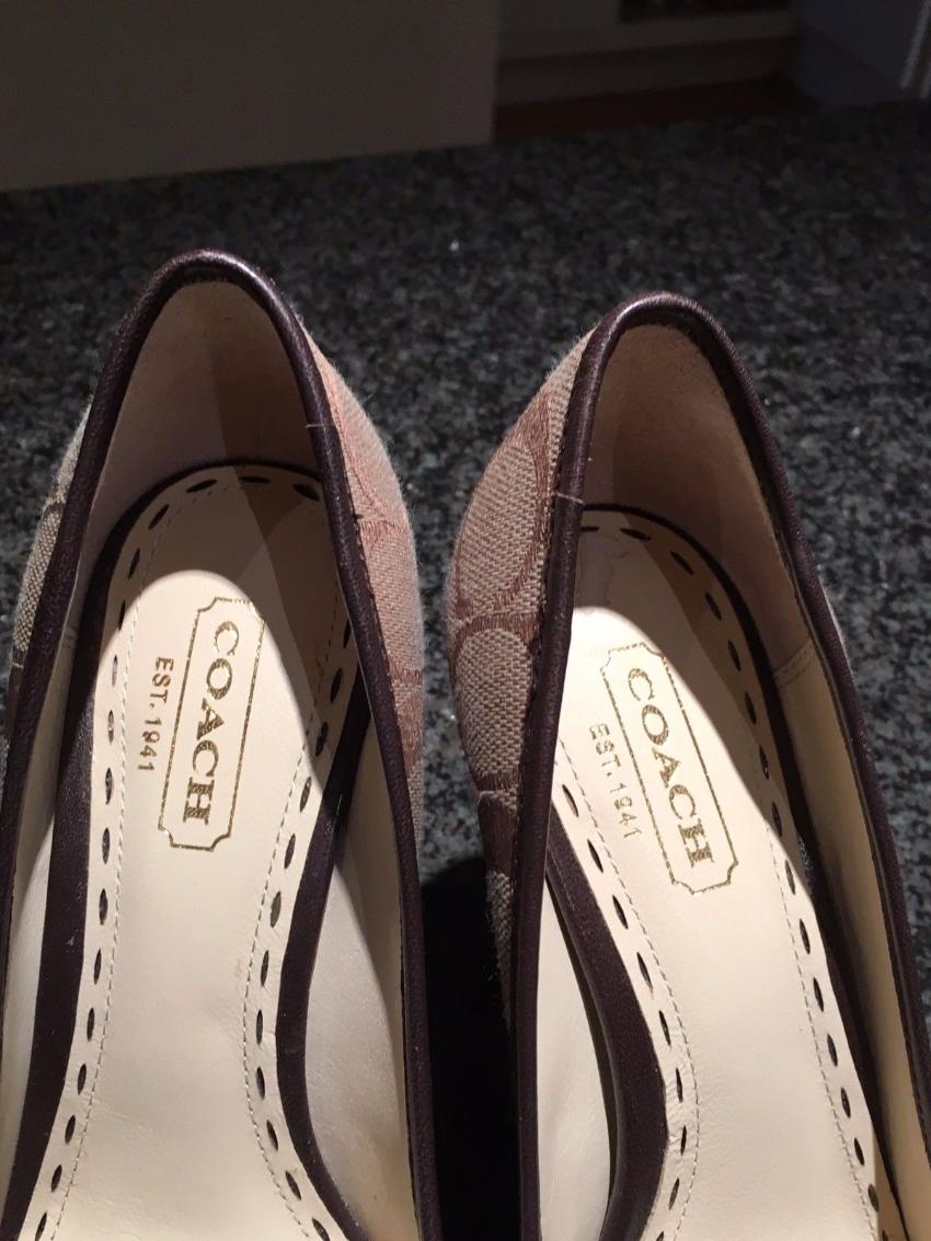 Preowned Coach Monogrammed Pumps Size 355 Beige/Nude leather