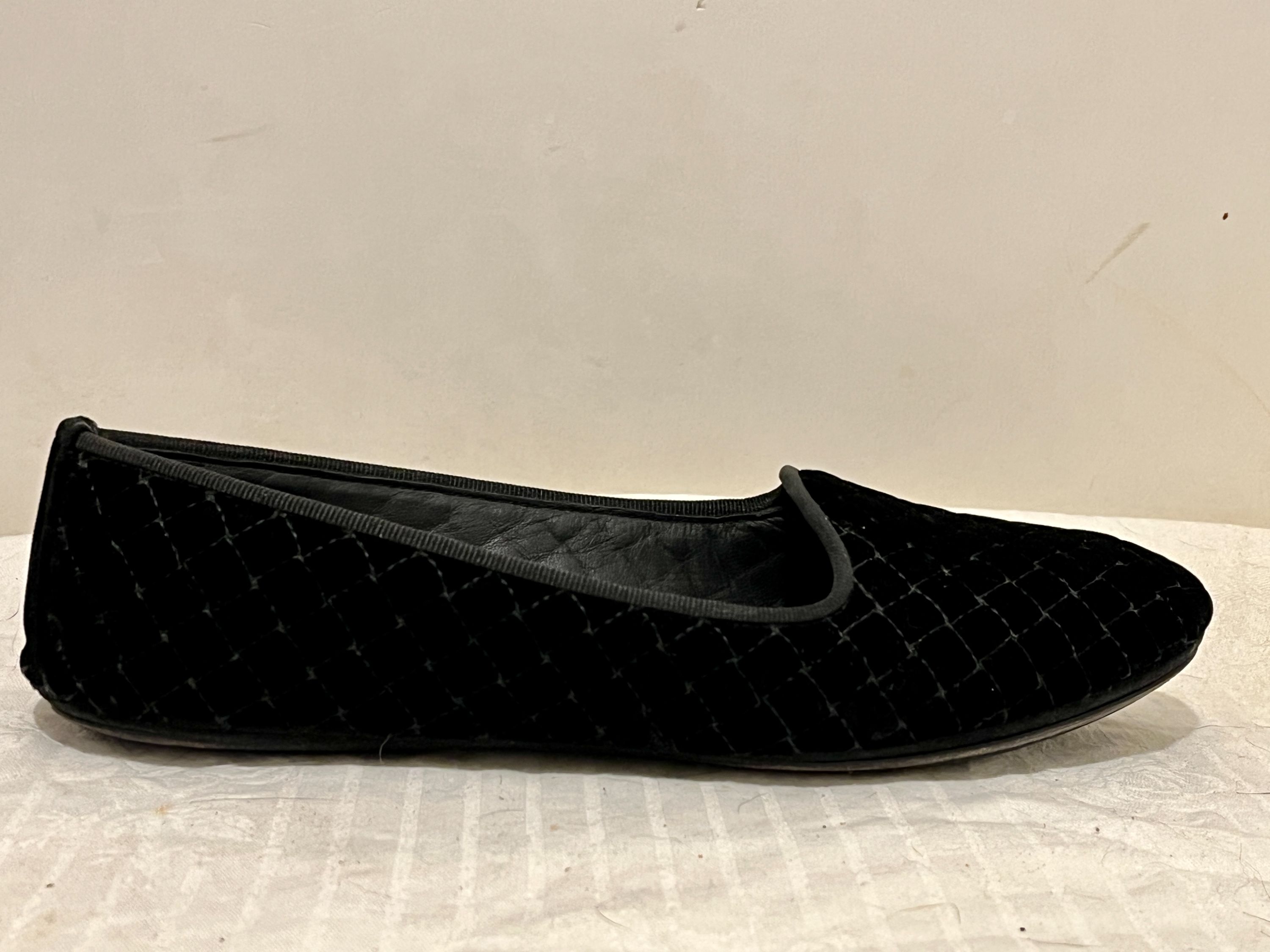 Preowned Bottega Veneta Quilted Velvet Gondoliera Flats Size 37 Black leather