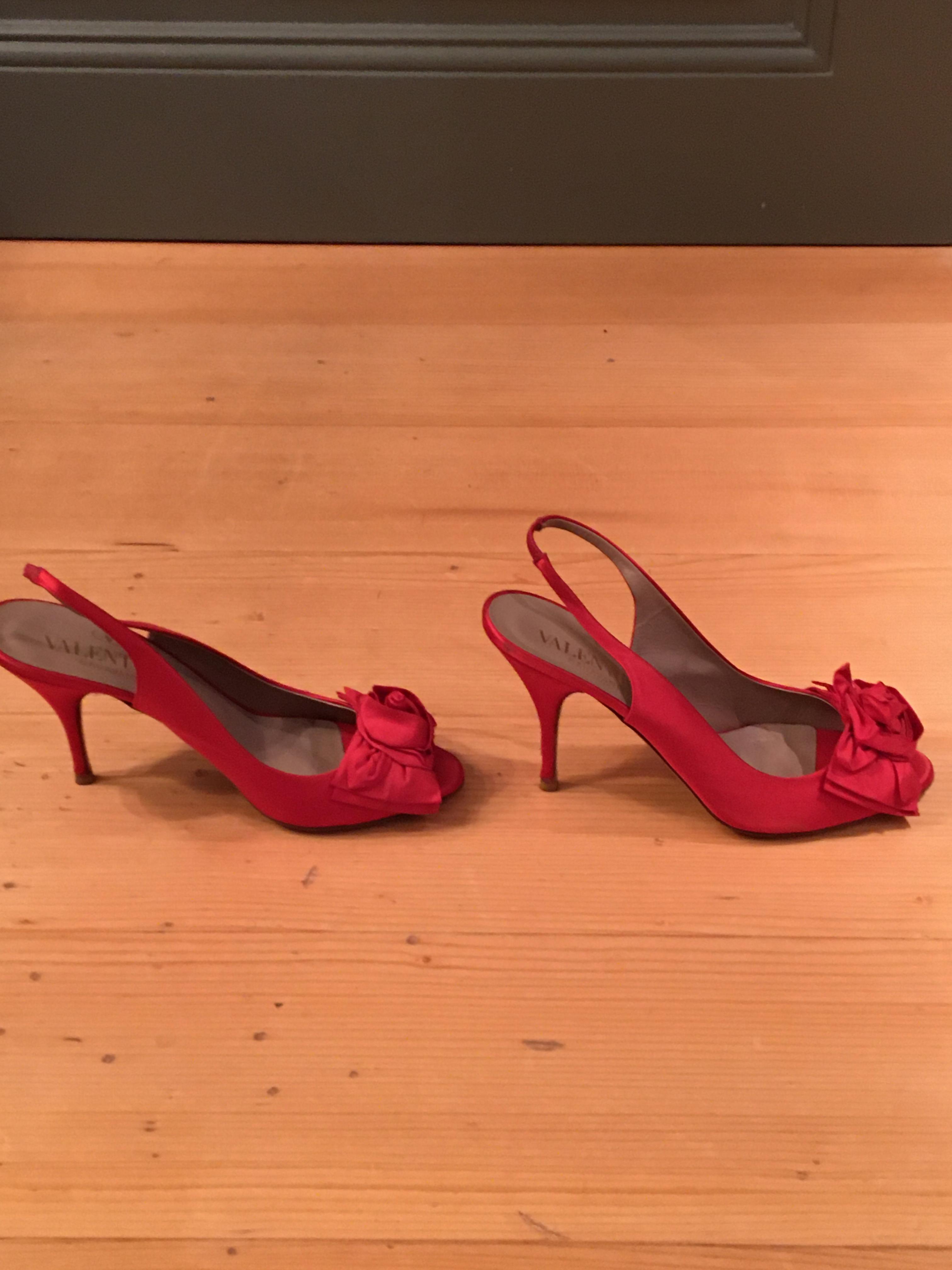 Preowned Valentino Red Floral Satin Slingbacks Size 39