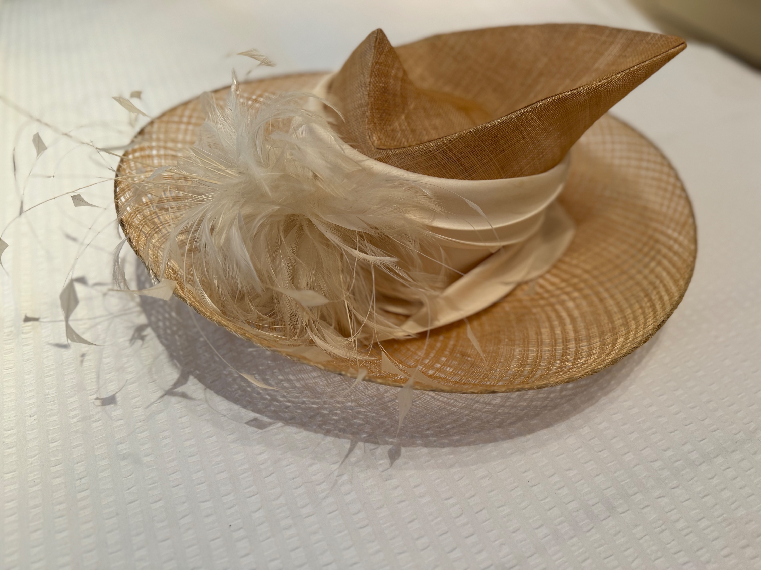 Preowned Philip Treacy Couture Woven Silk and Feather Trim Occasion Hat Size S Beige/Ivory woven wicker