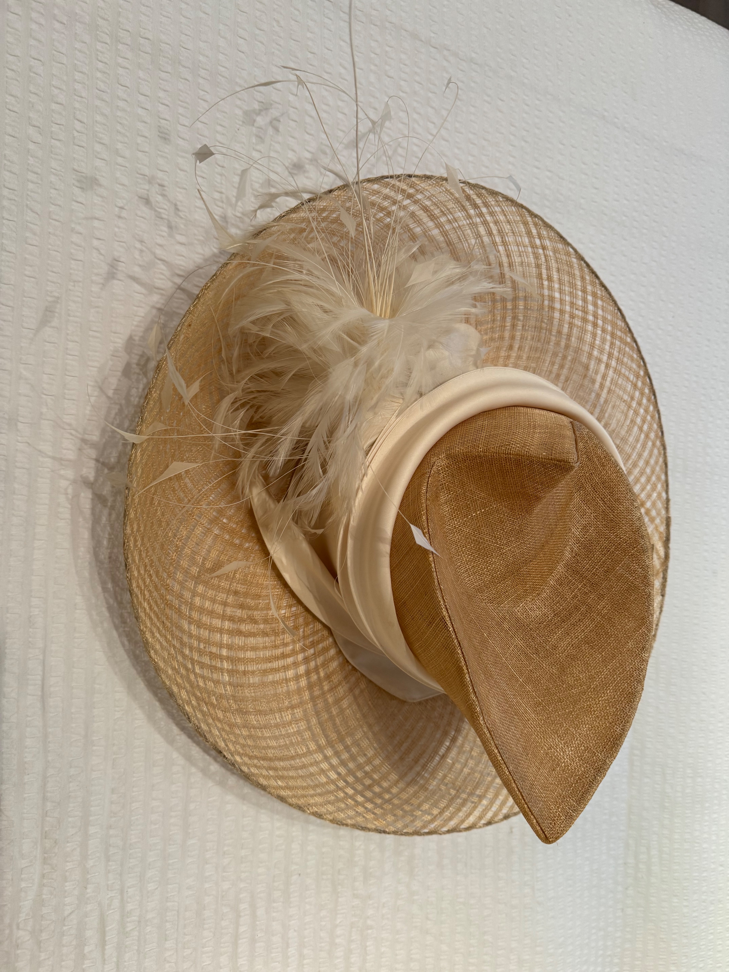 Preowned Philip Treacy Couture Woven Silk and Feather Trim Occasion Hat Size S Beige/Ivory woven wicker