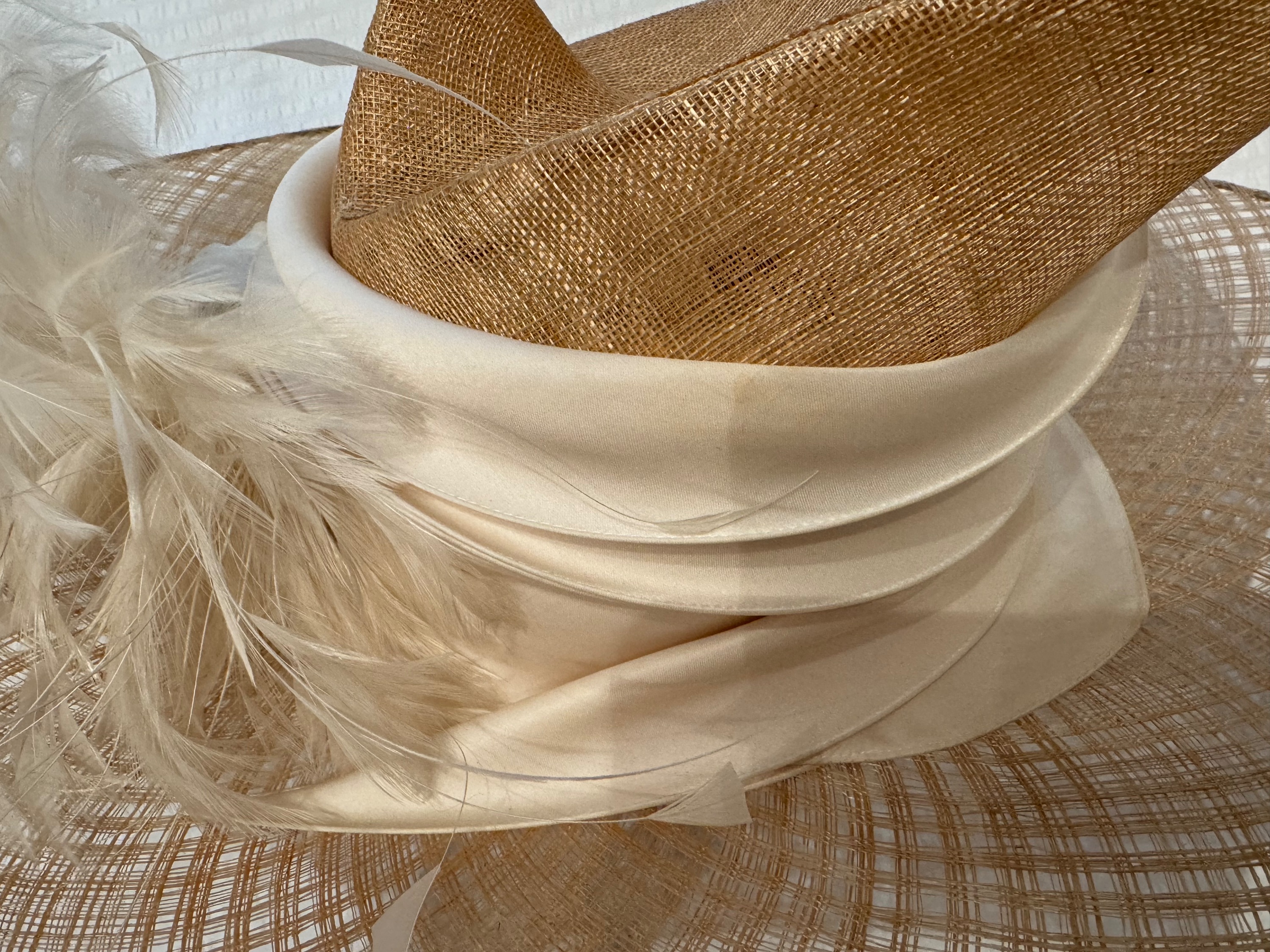 Preowned Philip Treacy Couture Woven Silk and Feather Trim Occasion Hat Size S Beige/Ivory woven wicker