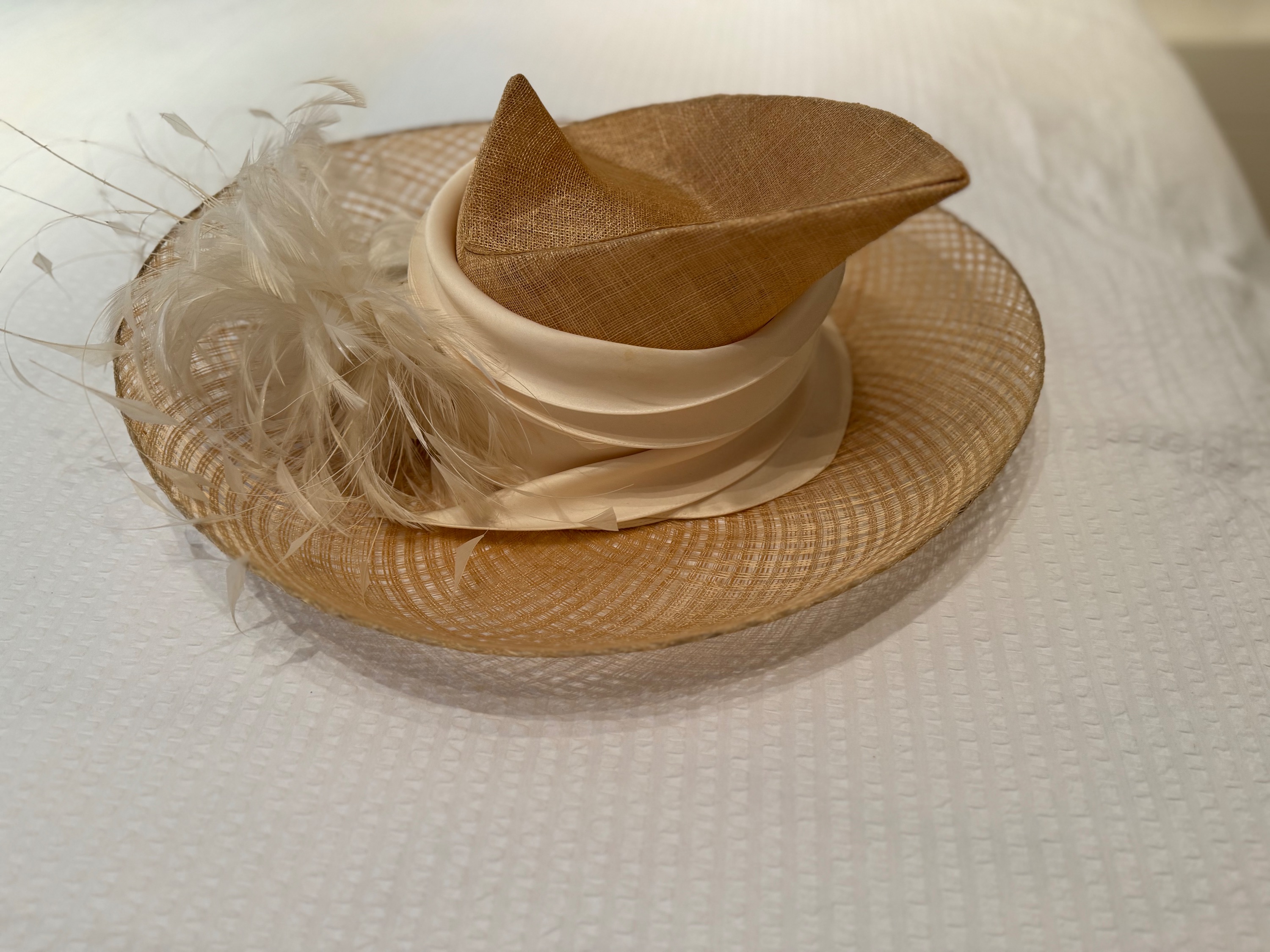 Preowned Philip Treacy Couture Woven Silk and Feather Trim Occasion Hat Size S Beige/Ivory woven wicker