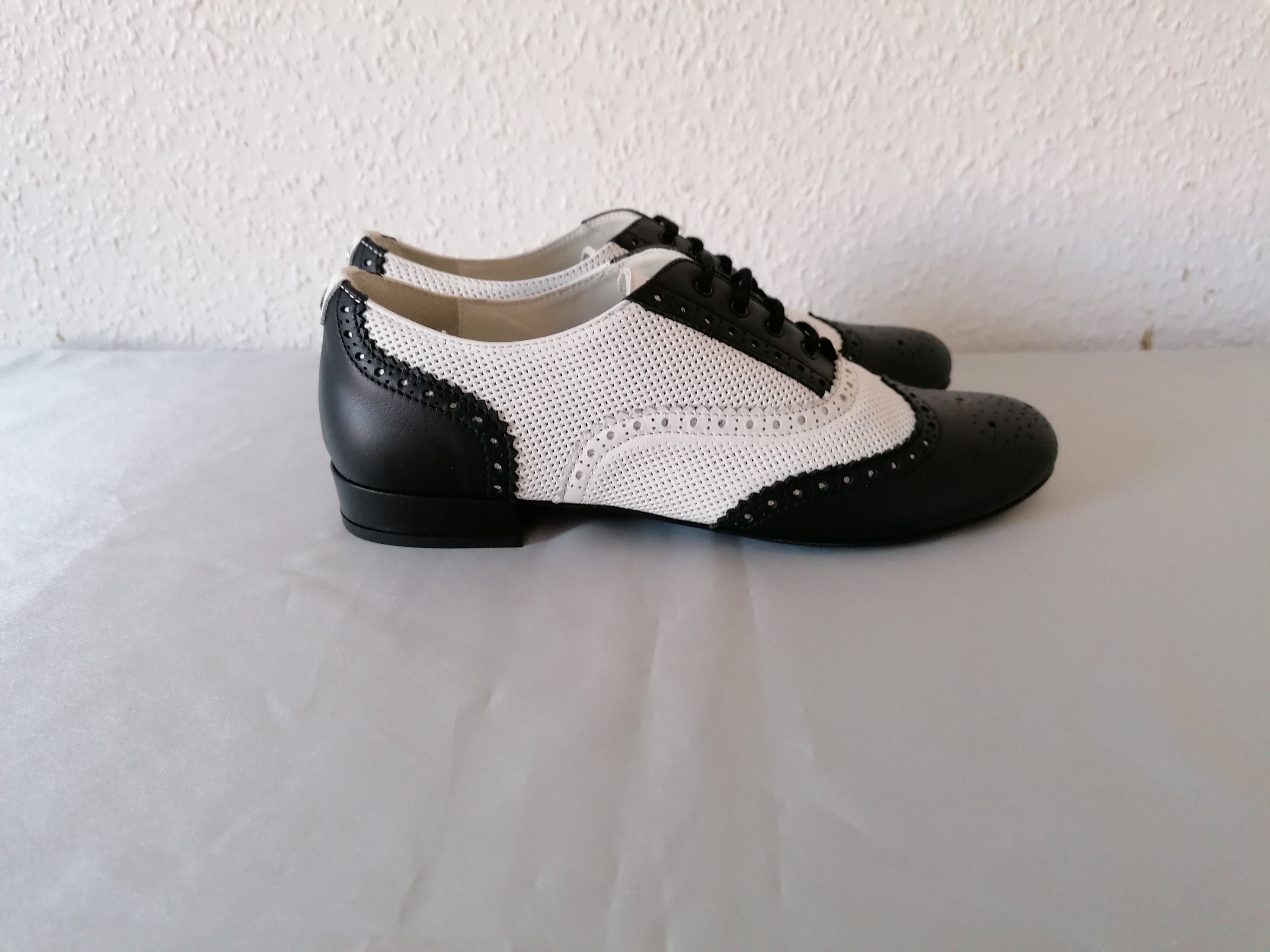 Boys Gucci Black  White Leather Oxford Brogue Shoes Size 6 Years + Black and white