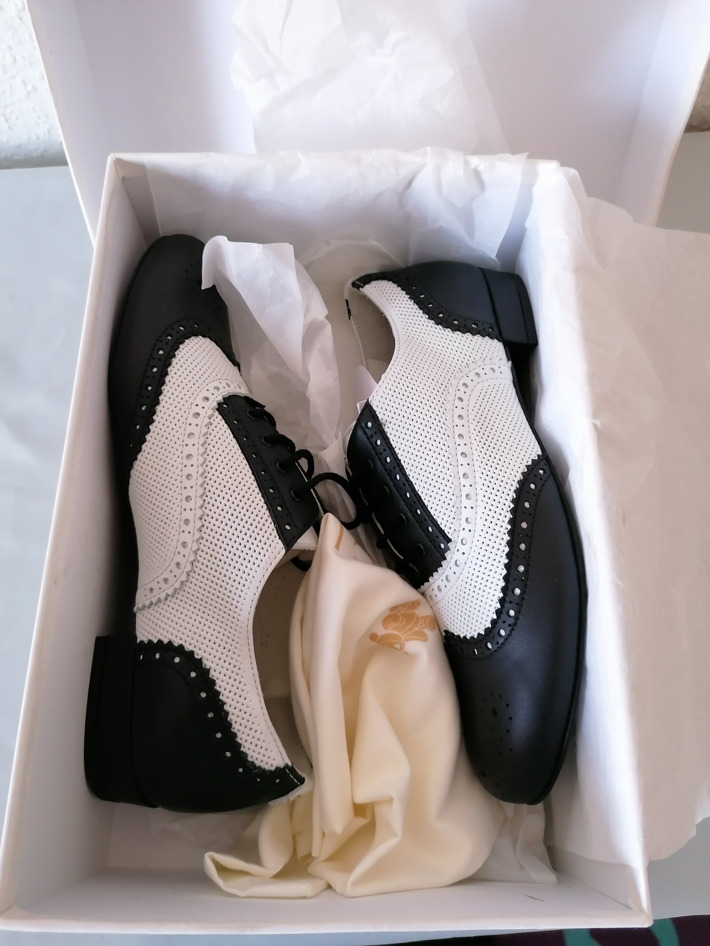 Boys Gucci Black  White Leather Oxford Brogue Shoes Size 6 Years + Black and white