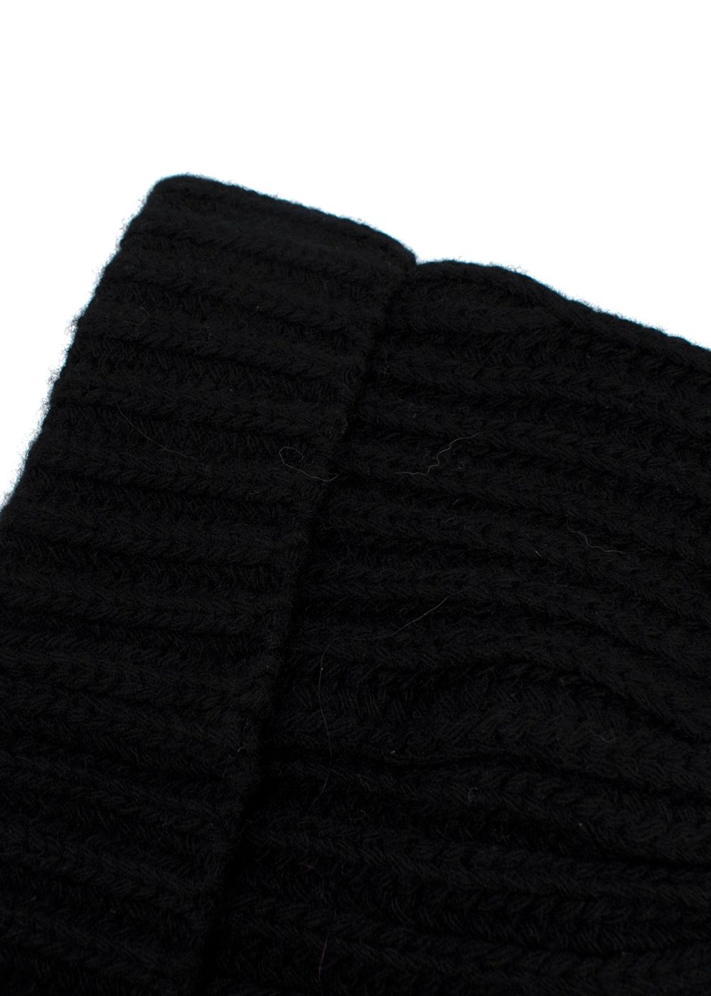 Preowned Fusalp x Zenith Black Ribbed Wool Beanie and Scarf Set