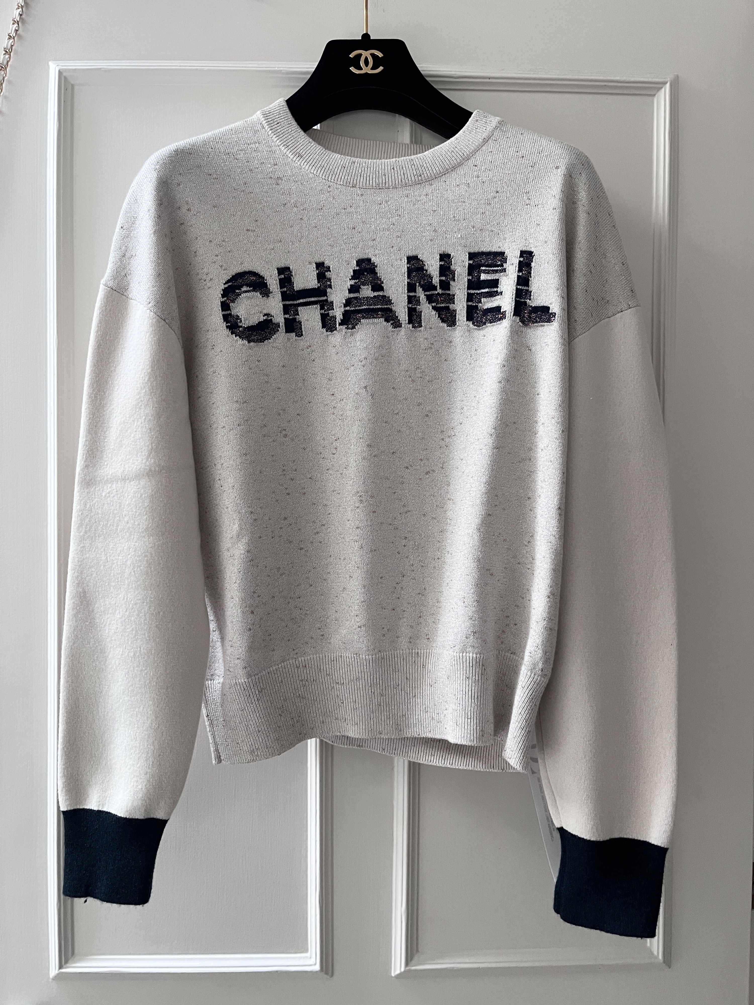 Preowned Chanel Logo Contrast Sweater Size M Ecru grey cashmere mix