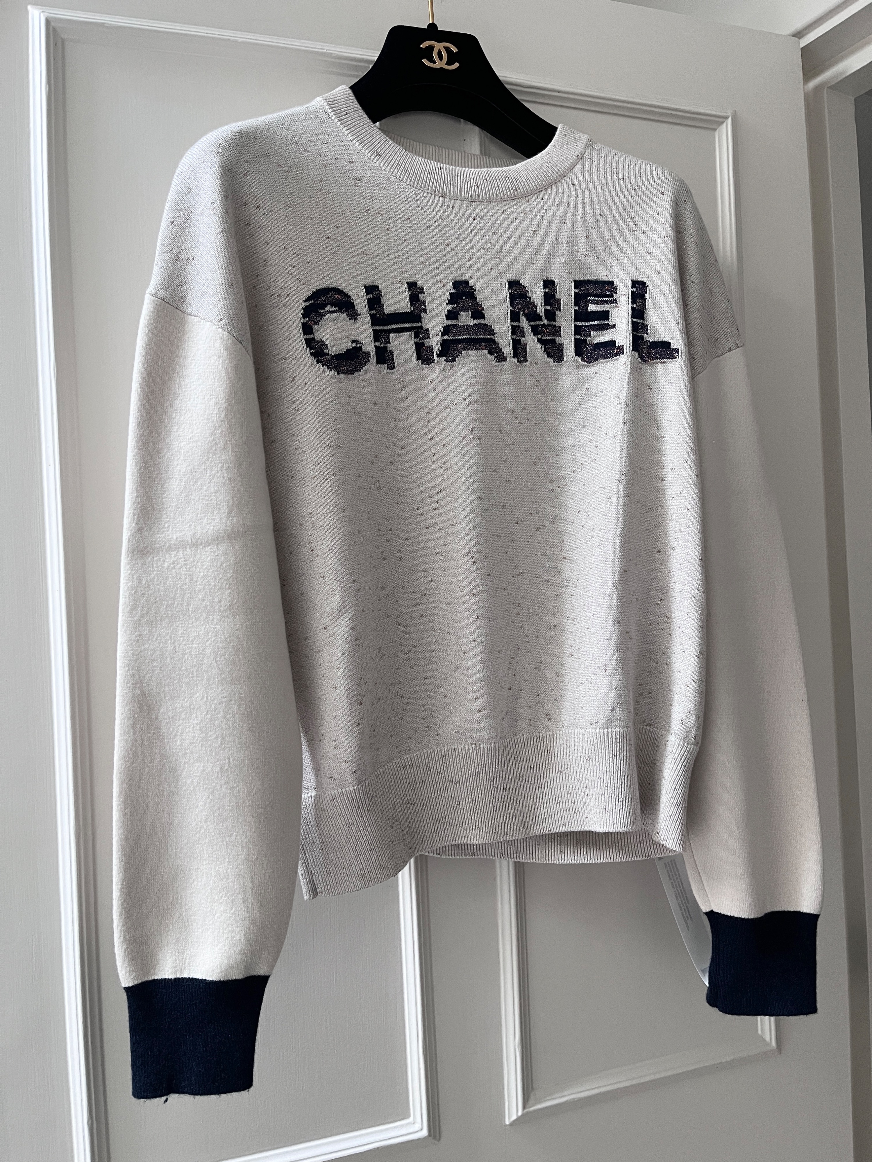 Preowned Chanel Logo Contrast Sweater Size M Ecru grey cashmere mix