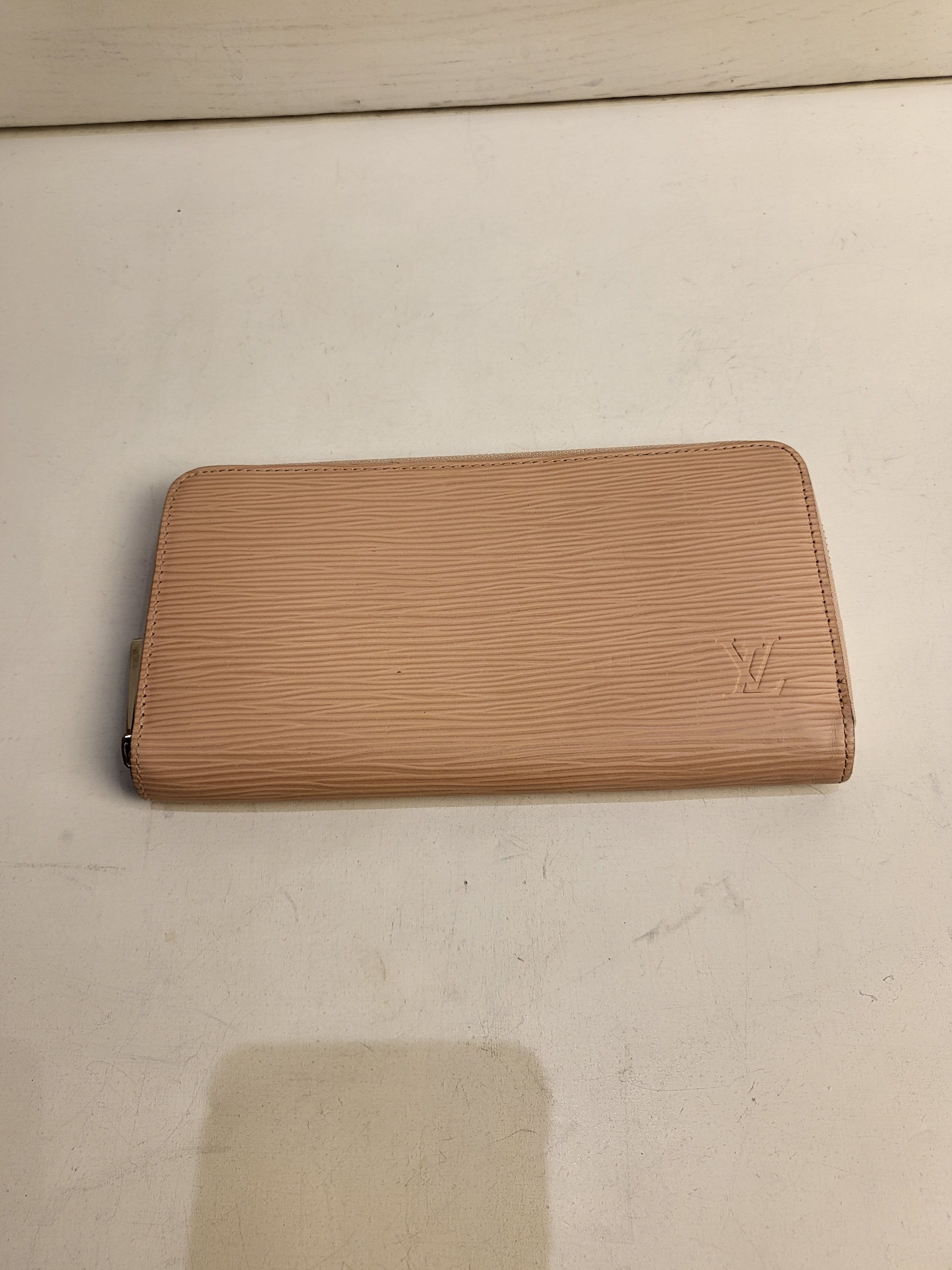 Preowned Louis Vuitton Beige Epi Leather Zippy Wallet Pink