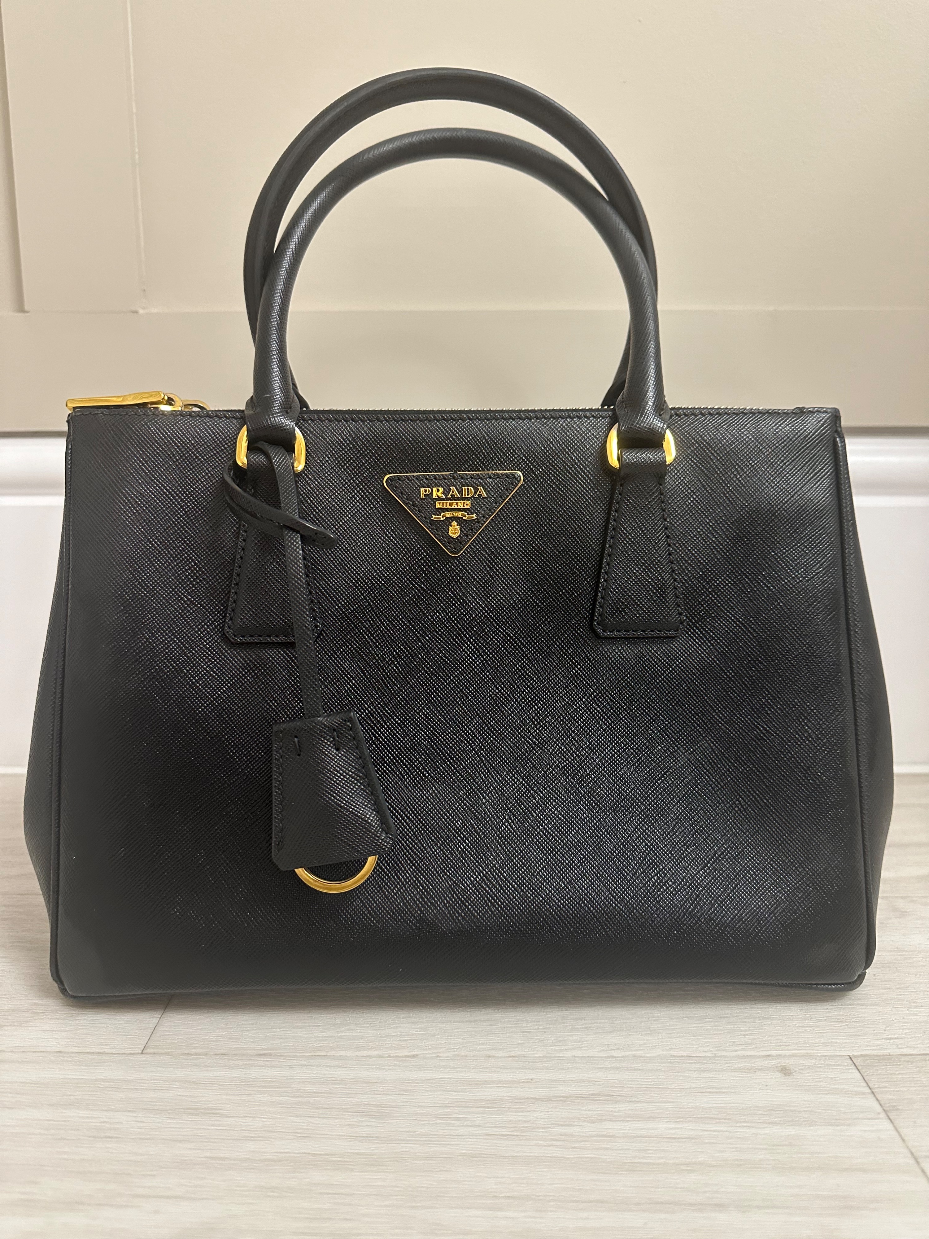 Preowned Prada Black Medium Saffiano Leather Galleria Tote Bag Size M