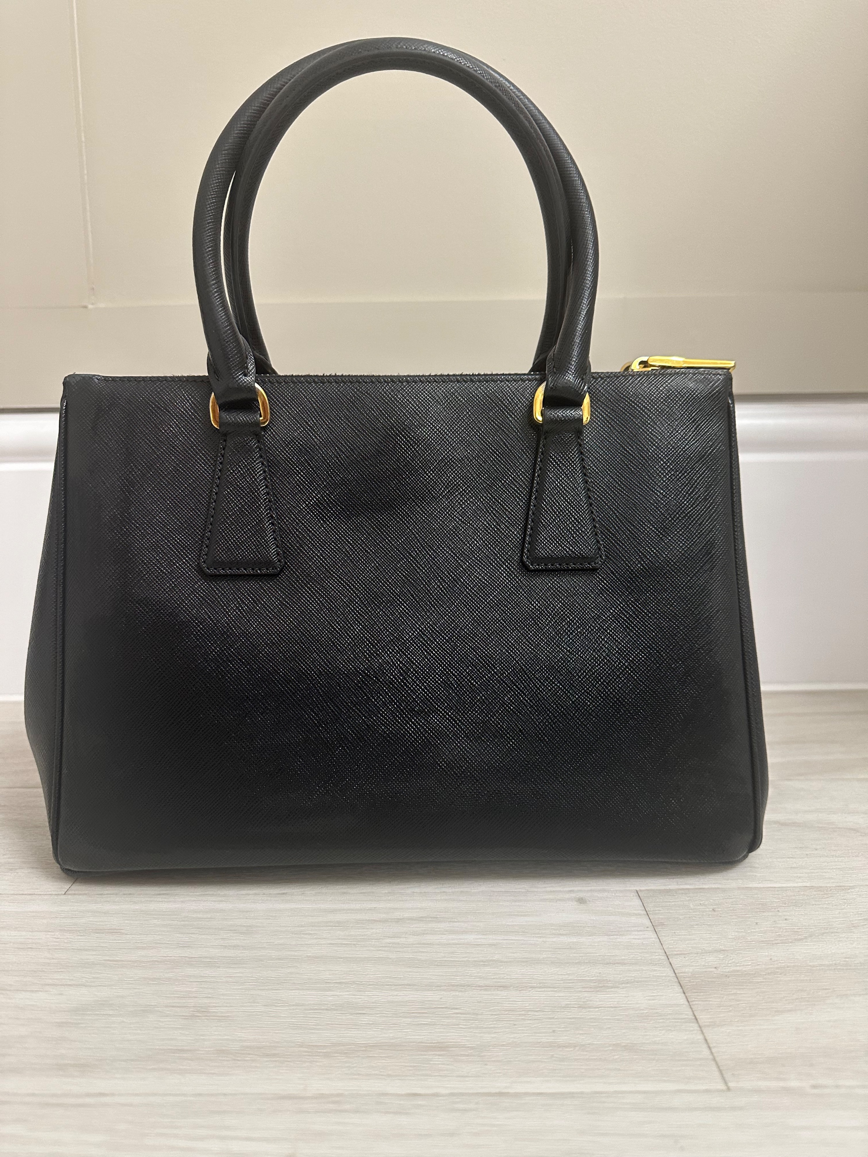 Preowned Prada Black Medium Saffiano Leather Galleria Tote Bag Size M