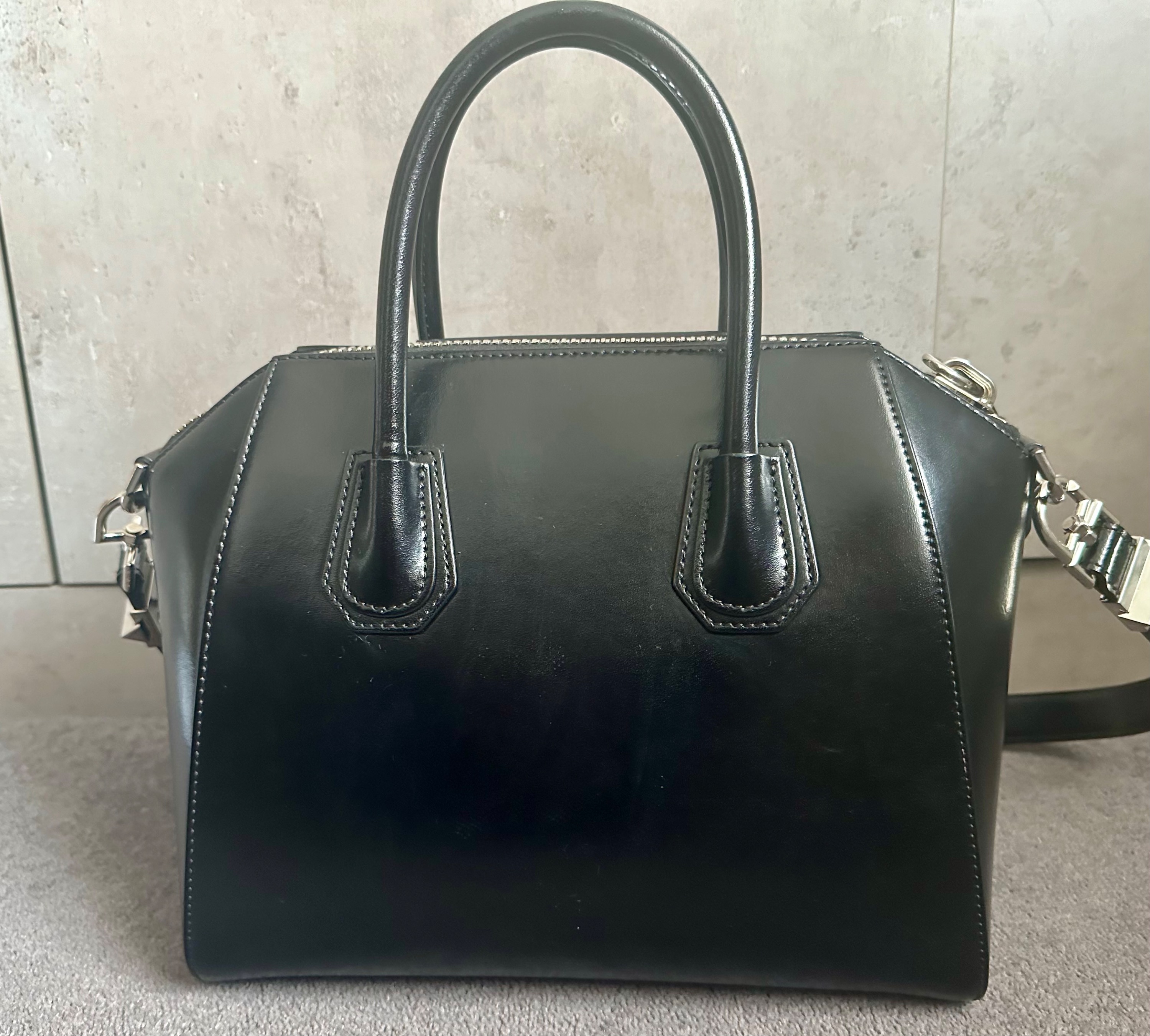 Preowned Givenchy Black Small Antigona Bag Size S leather