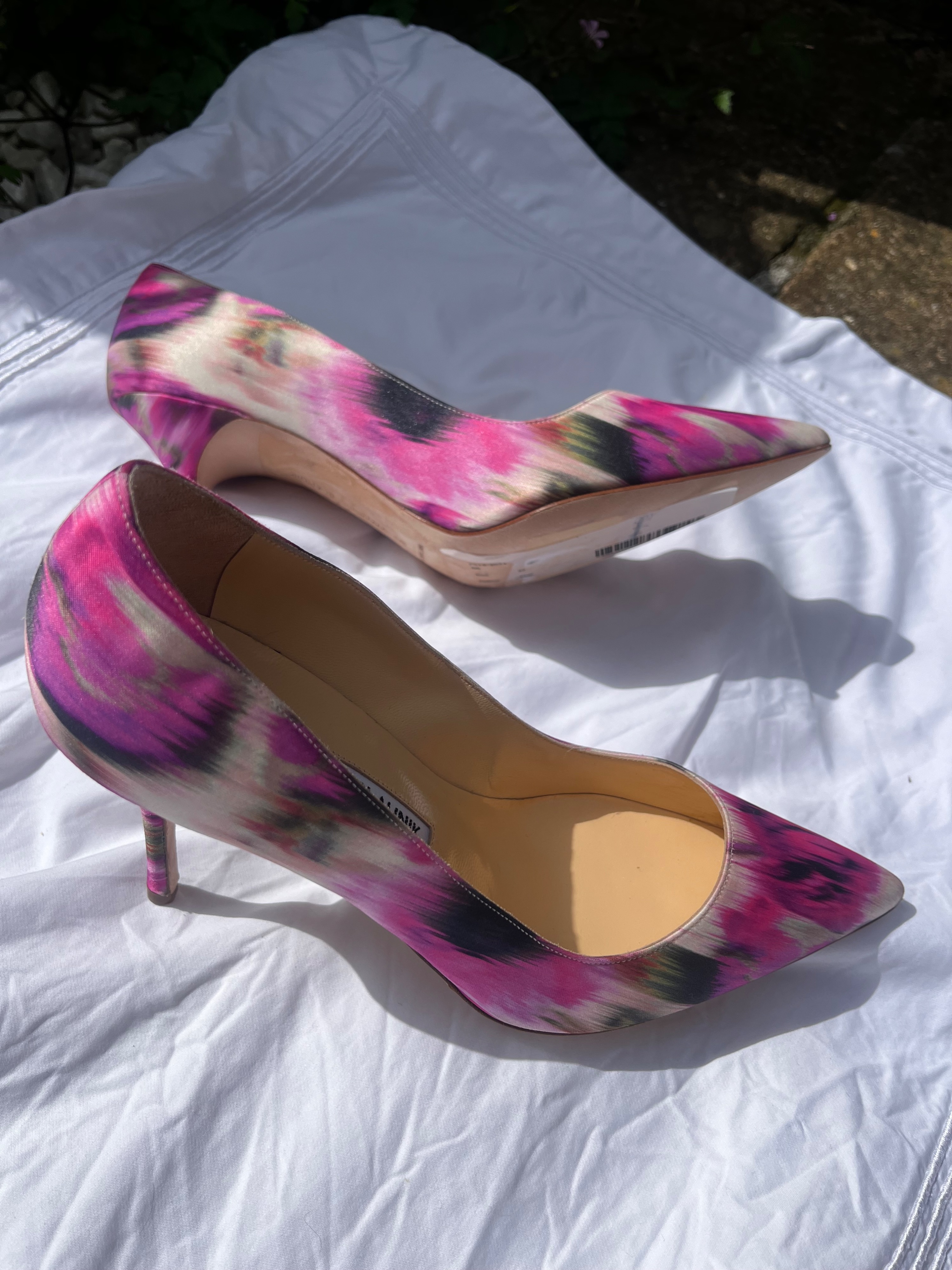 Manolo Blahnik Pink Satin Court Heels Size 37