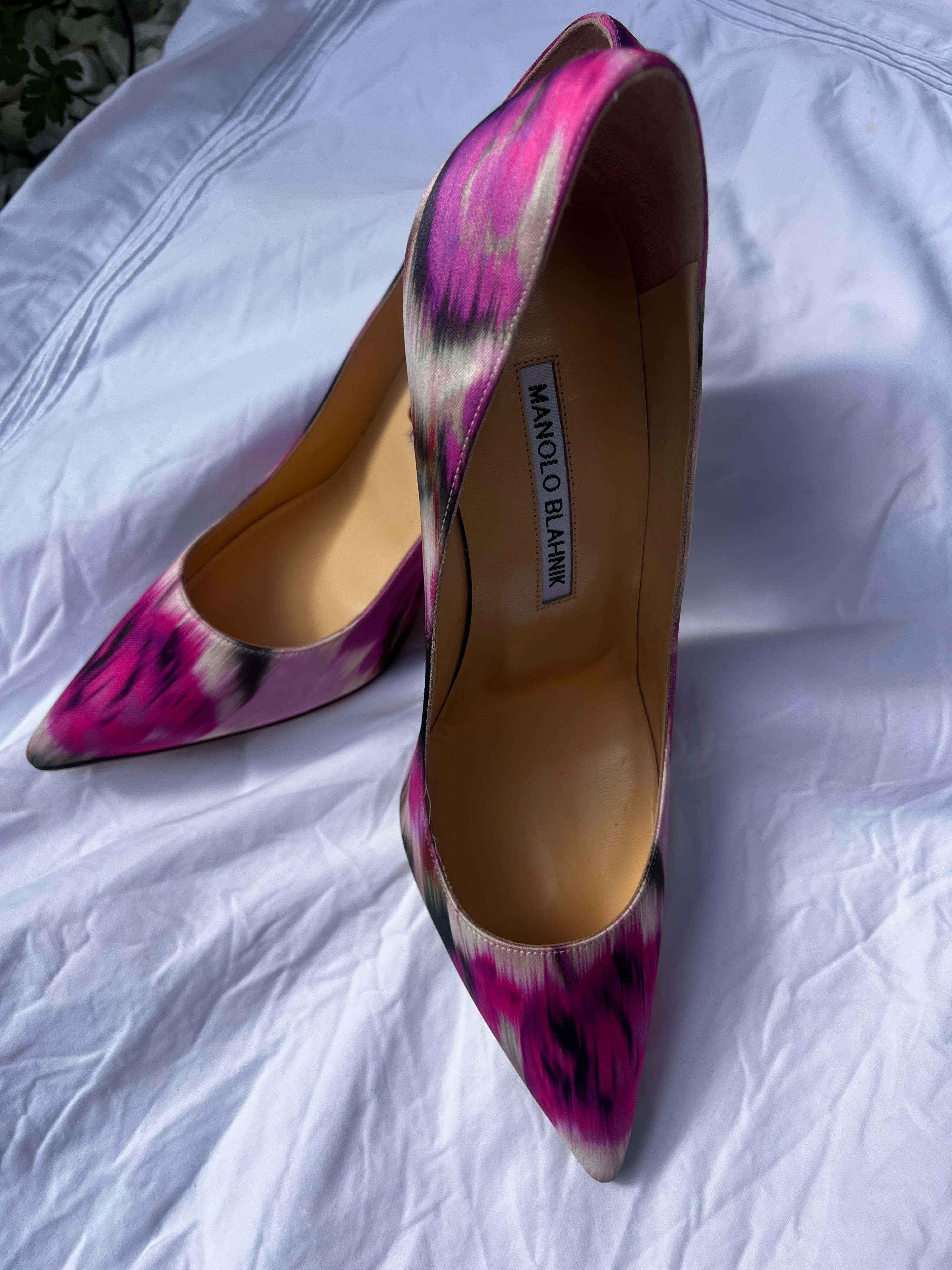 Manolo Blahnik Pink Satin Court Heels Size 37