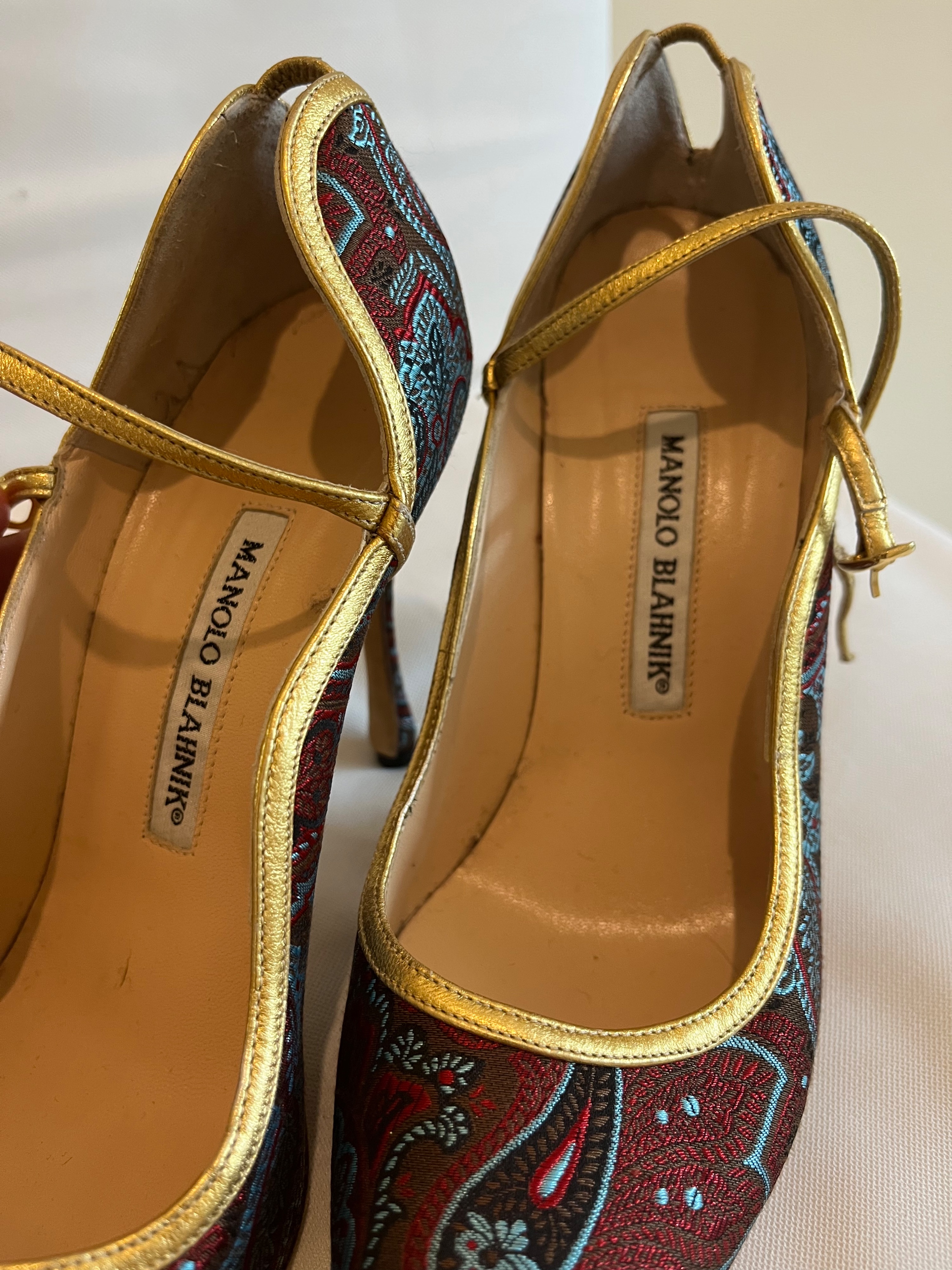 Preowned Manolo Blahnik Paisley satin heeled pumps Size 375 Burgundy teal gold leather