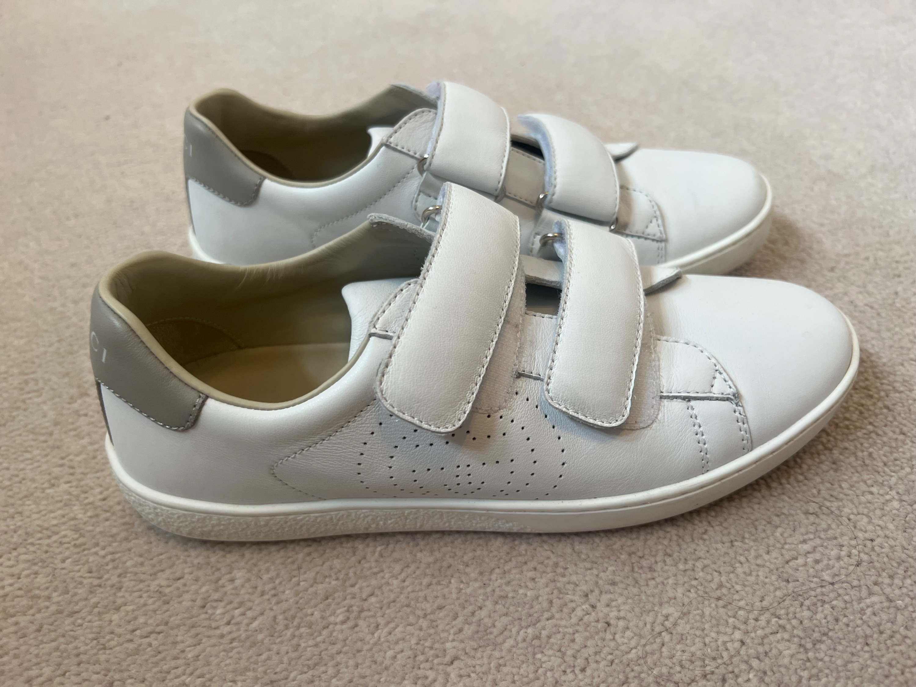 Boys Preowned Gucci white leather velcro strap trainers Size 6 Years +