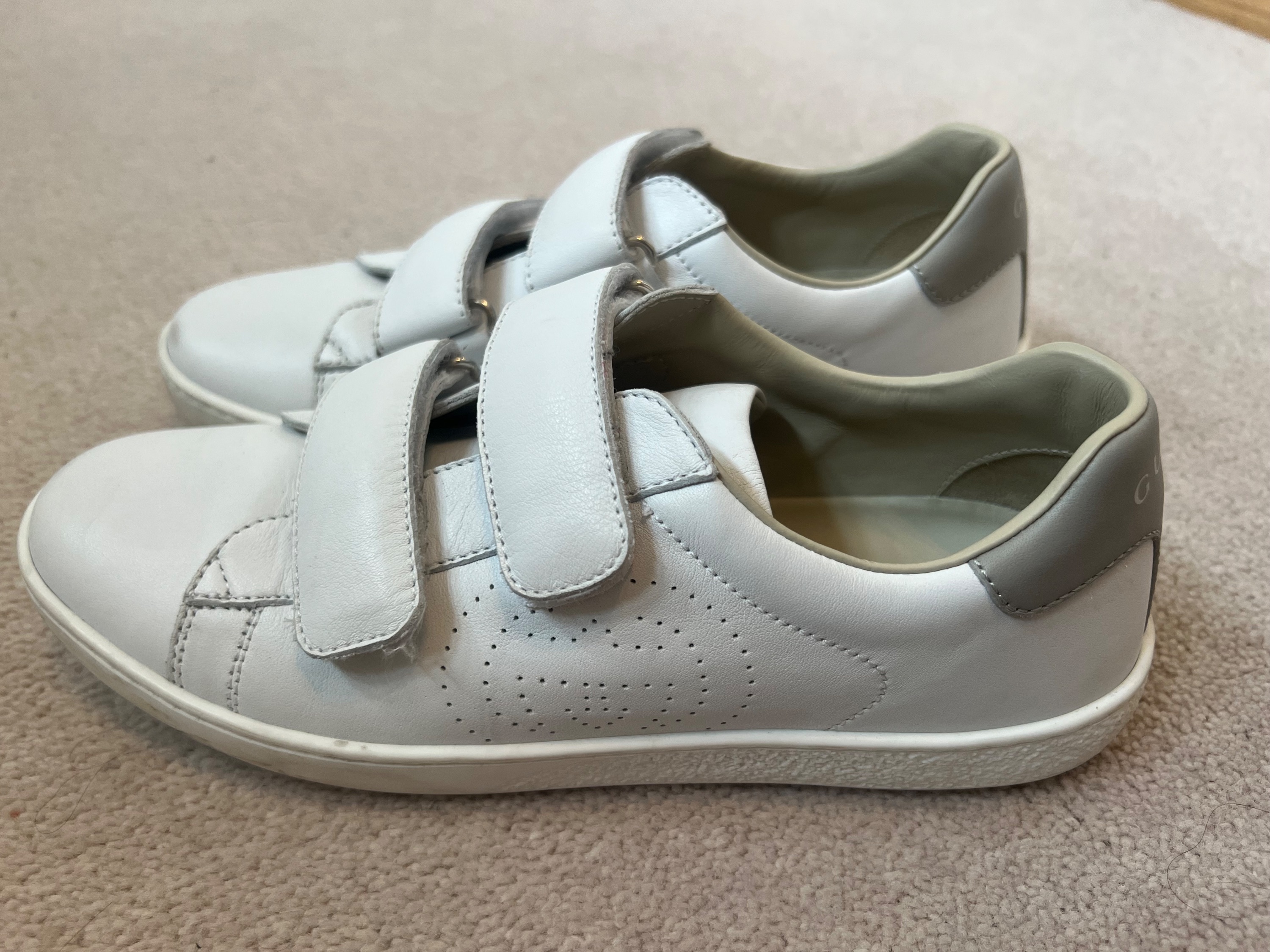 Boys Preowned Gucci white leather velcro strap trainers Size 6 Years +