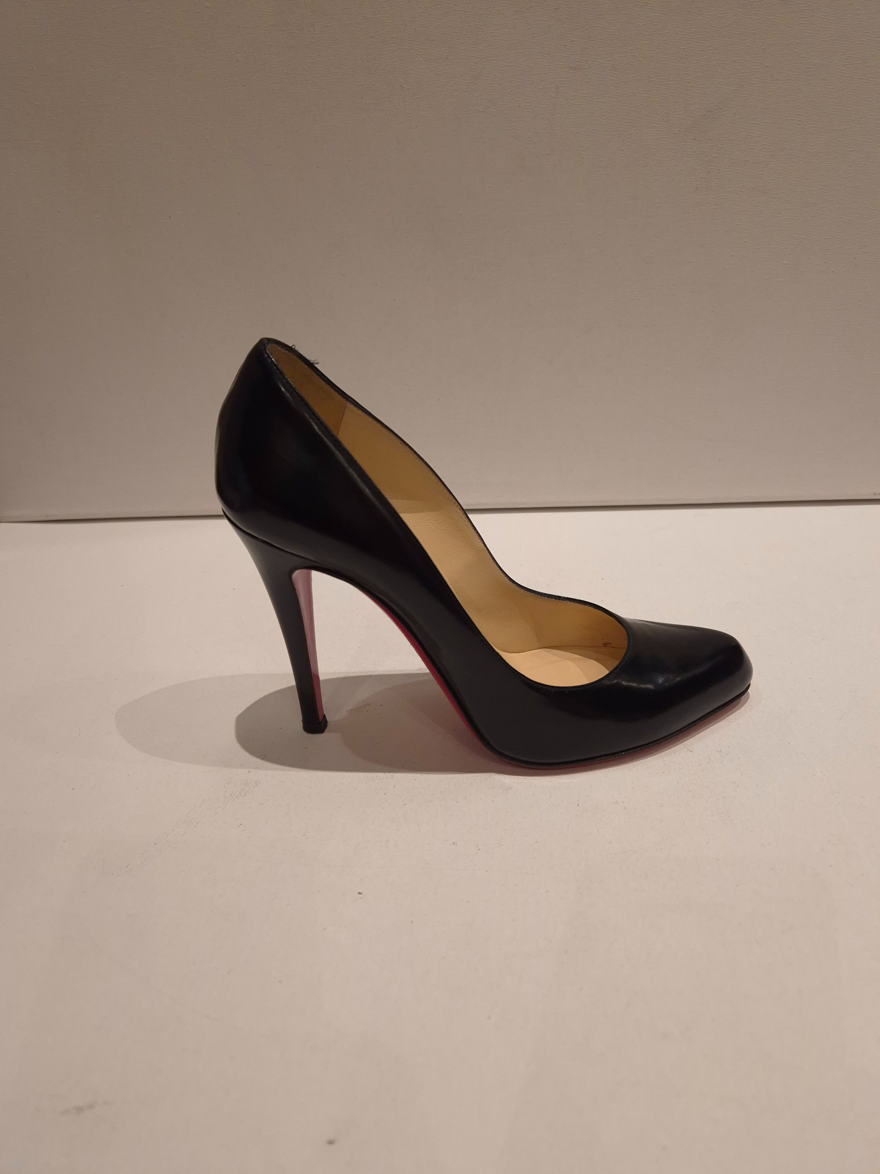 Preowned Christian Louboutin Black Patent Leather Decollete Heels Size 38