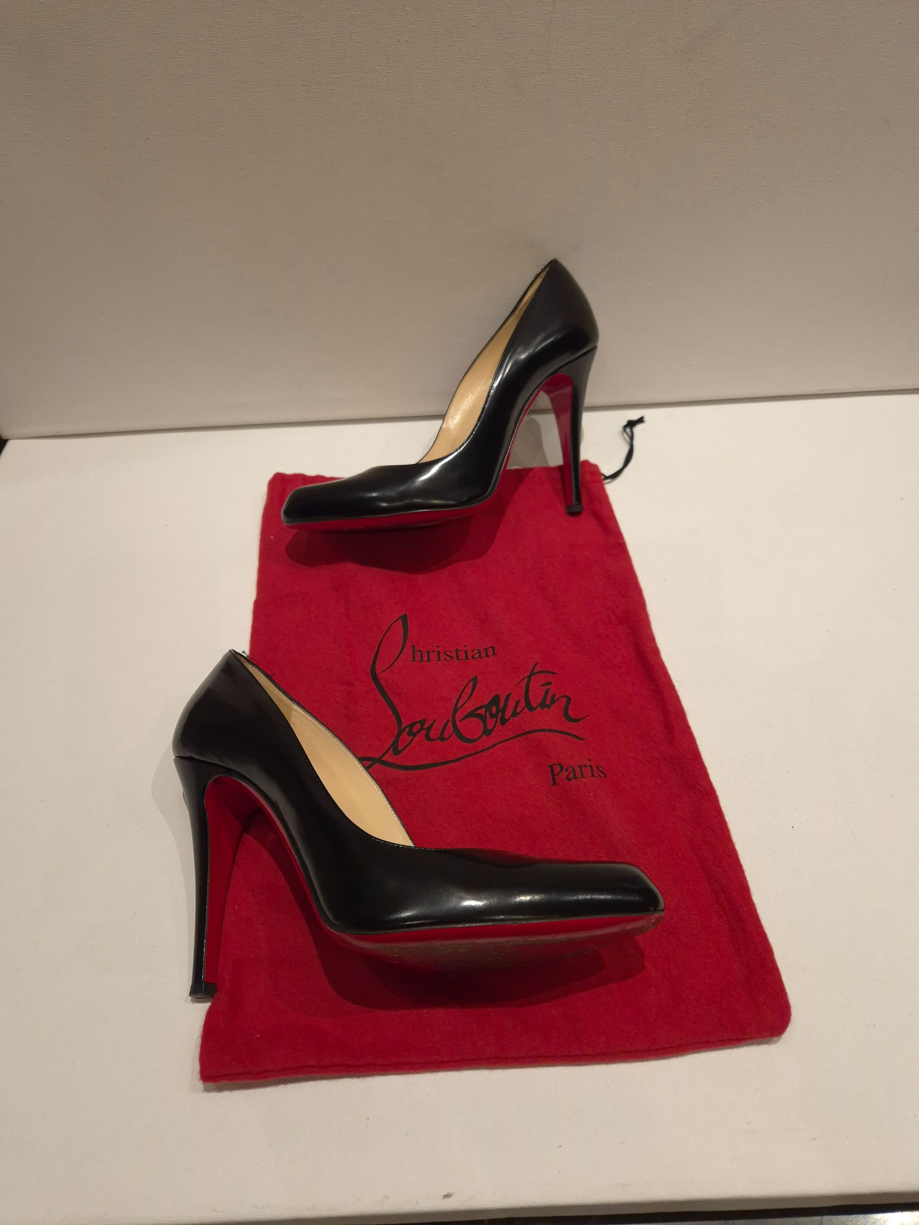 Preowned Christian Louboutin Black Patent Leather Decollete Heels Size 38