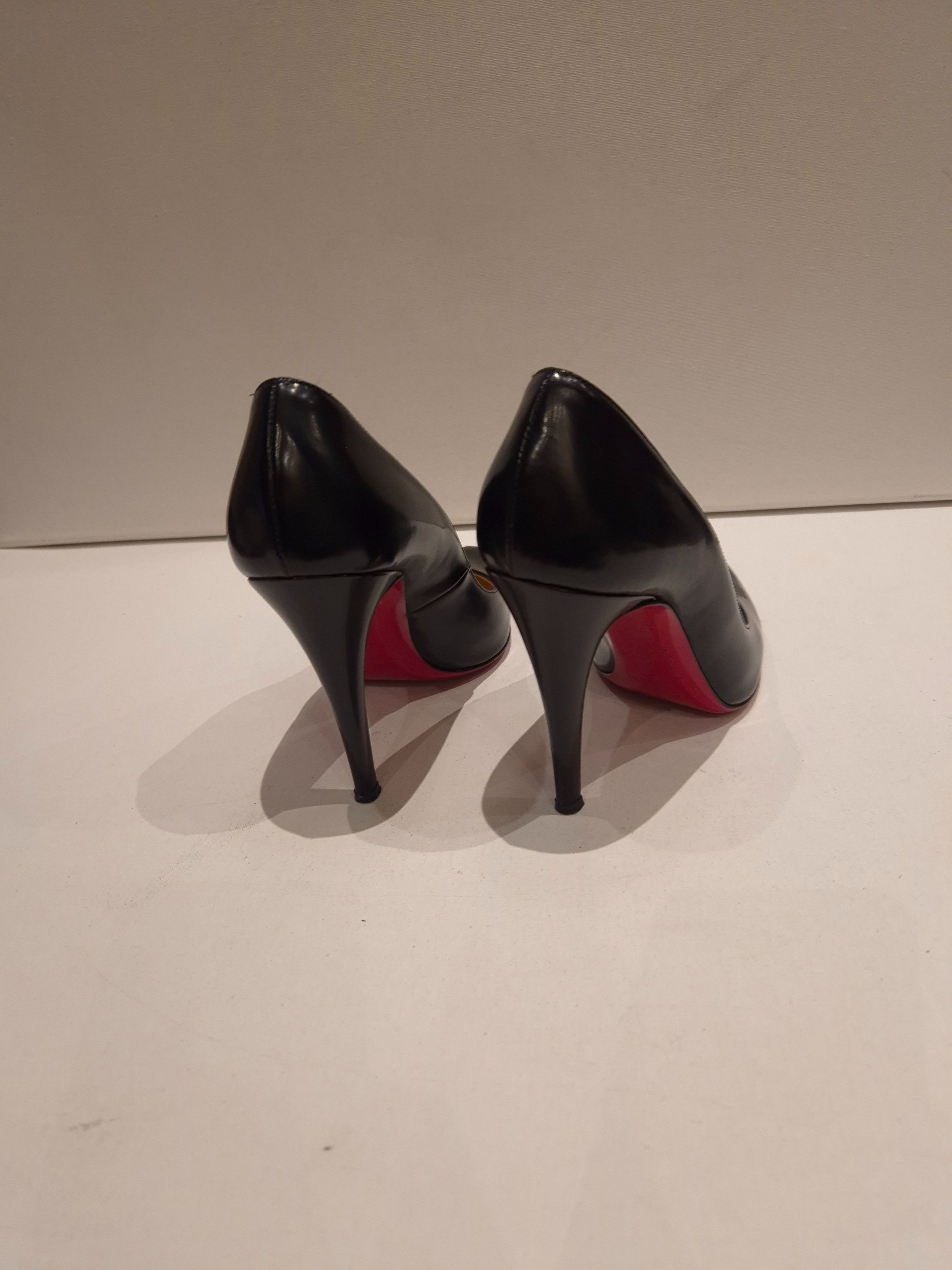 Preowned Christian Louboutin Black Patent Leather Decollete Heels Size 38