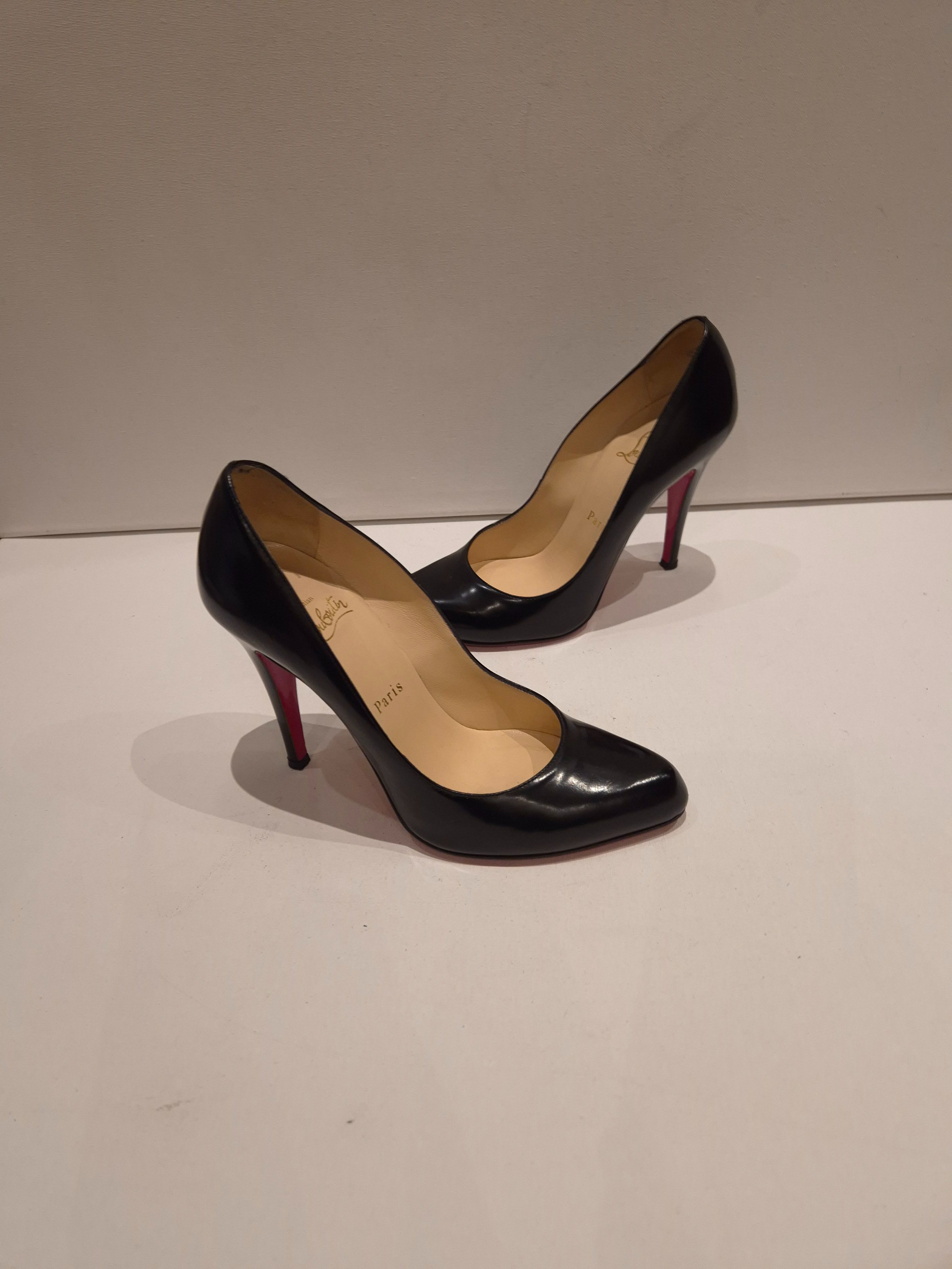 Preowned Christian Louboutin Black Patent Leather Decollete Heels Size 38