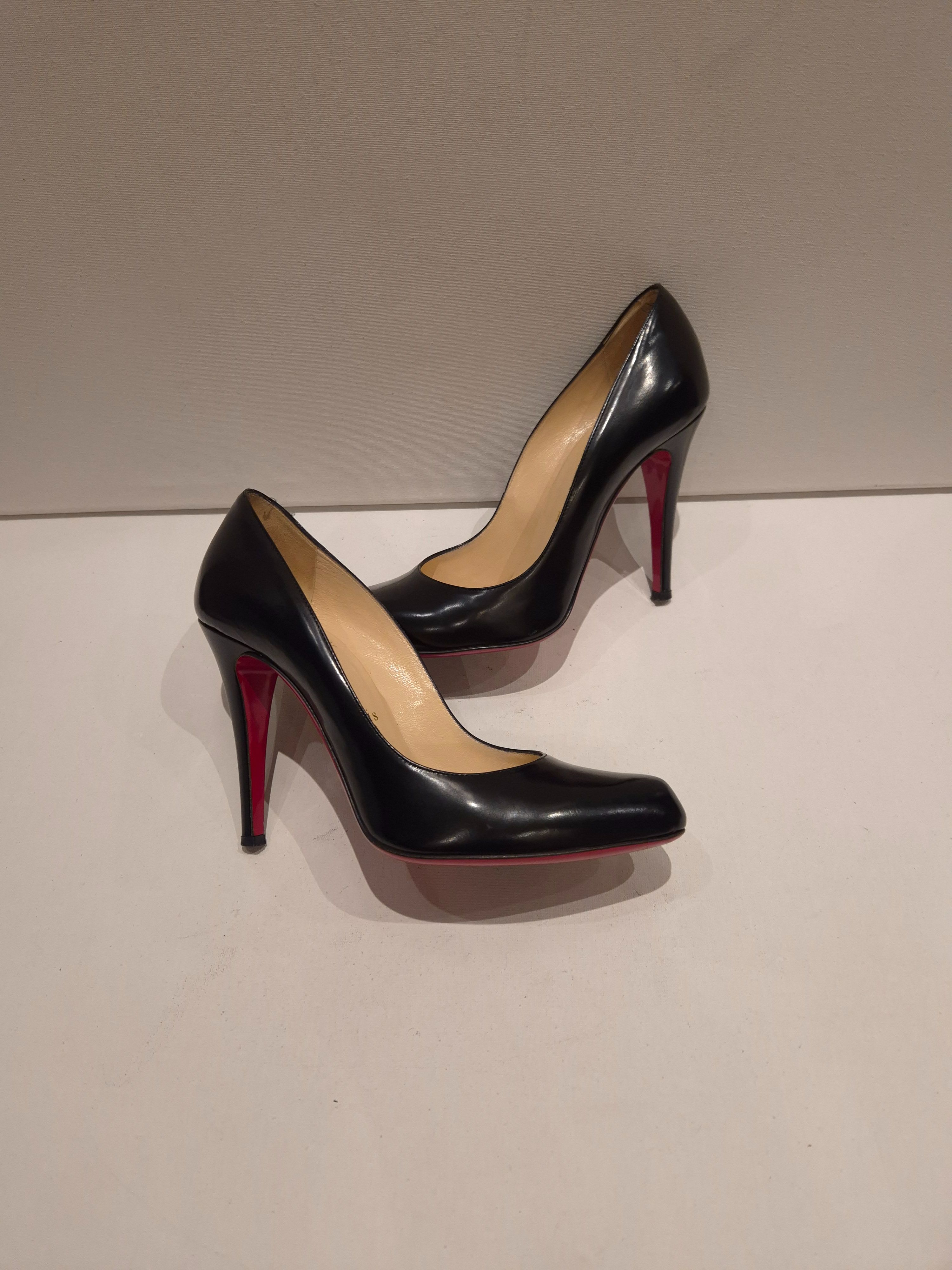 Preowned Christian Louboutin Black Patent Leather Decollete Heels Size 38