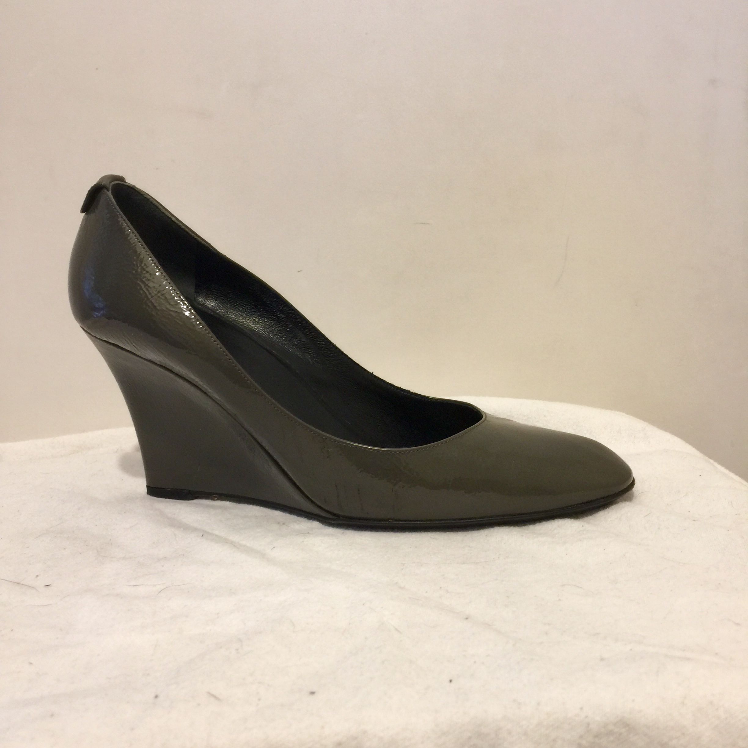 Preowned Gucci Vintage Grey Patent Wedge Heeled Pumps Size 39 leather