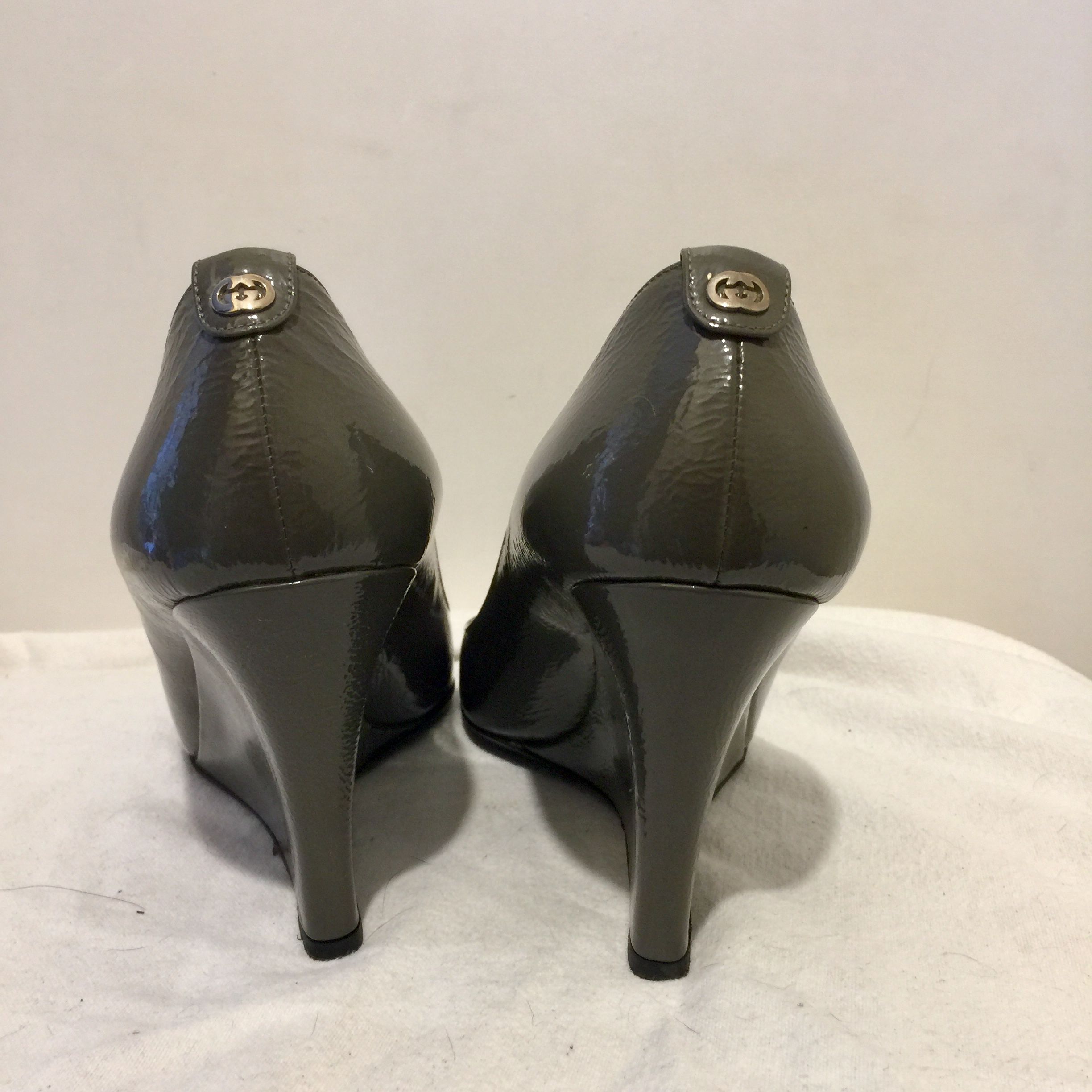 Preowned Gucci Vintage Grey Patent Wedge Heeled Pumps Size 39 leather